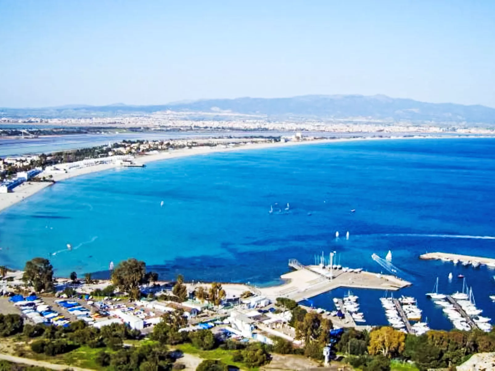 Studio Apartments Altstadt über Manno-Omgeving