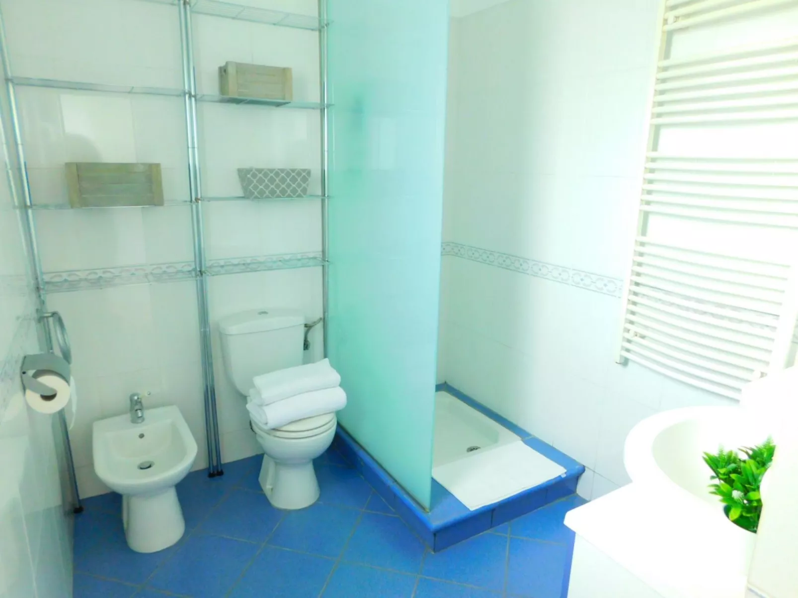 Piso de vacaciones de 2 habitaciones, con amplia terraza y parking en Salatar,-Binnen