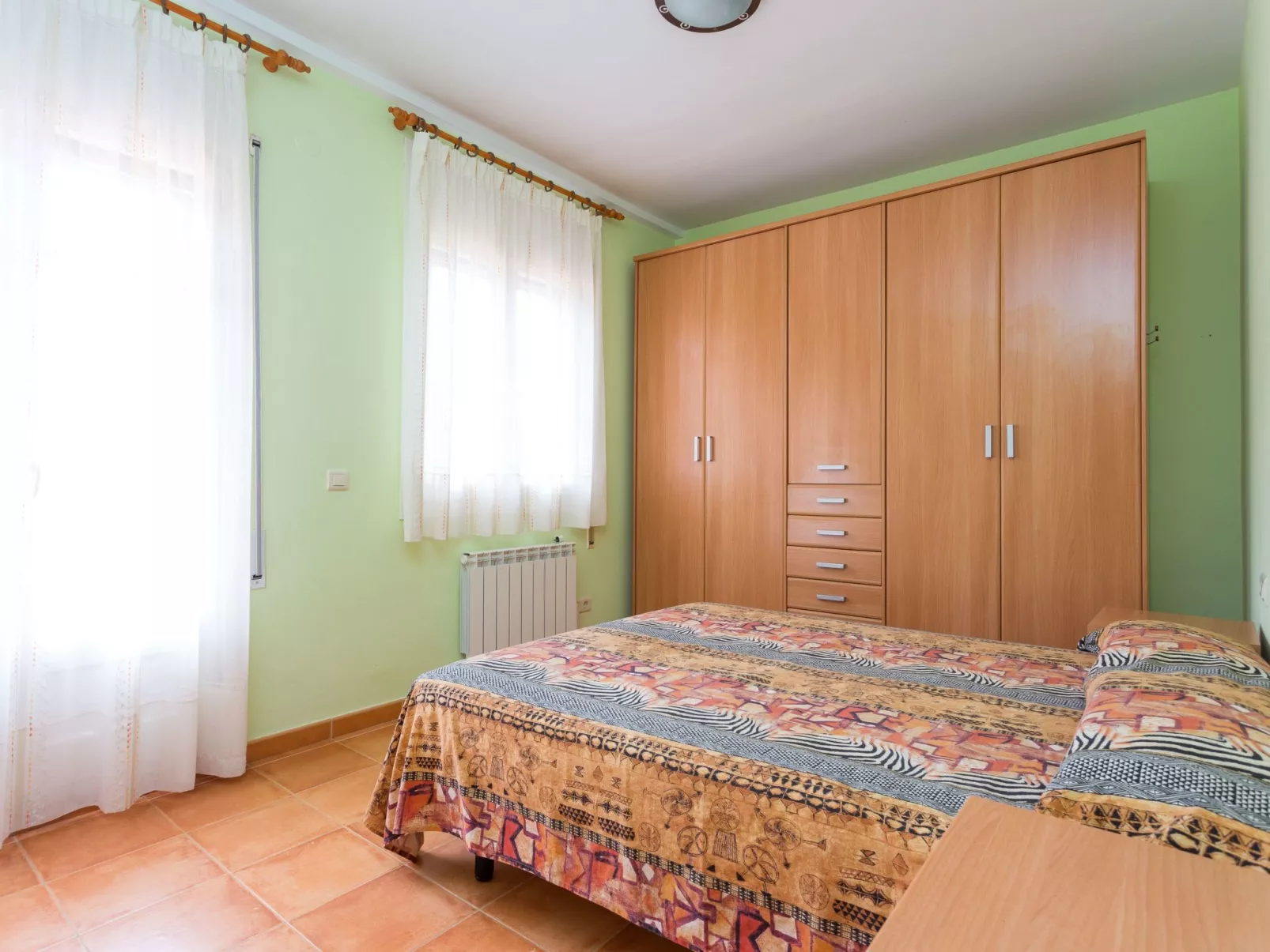 Großes Haus mit Schwimmbad und Barbecue-Binnen