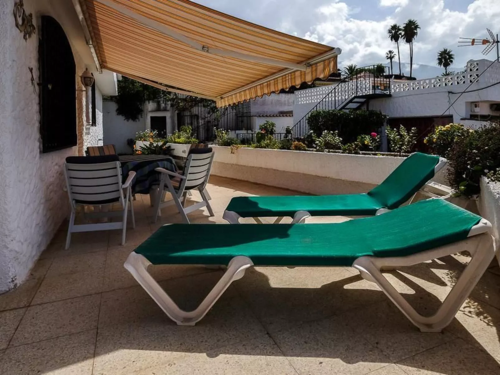 Strandnahes Haus mit Terrasse zum Sonnenuntergang - Buiten