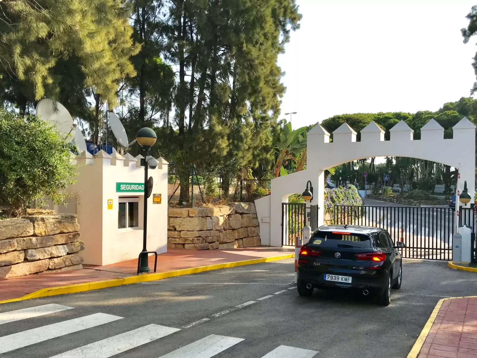 "Mi Capricho".-Buiten