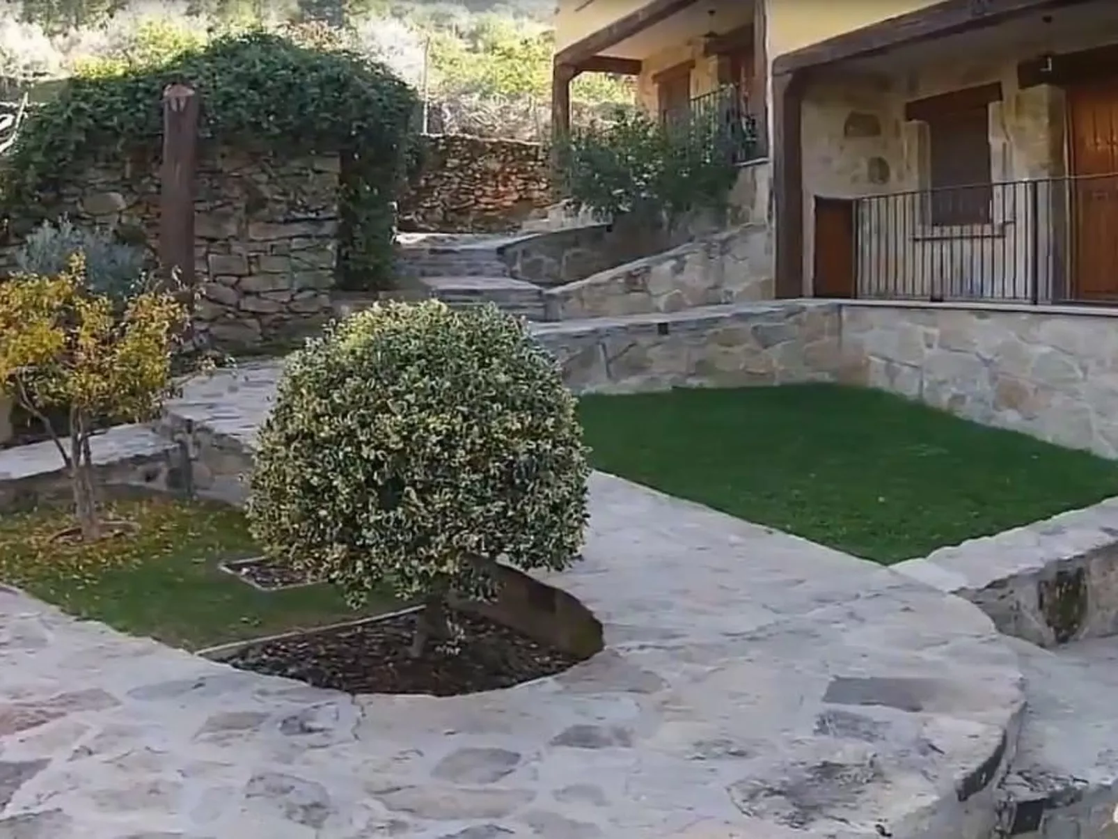 Natürlicher Urlaub in einem Ferienhaus mit Garten und Terrasse-Buiten