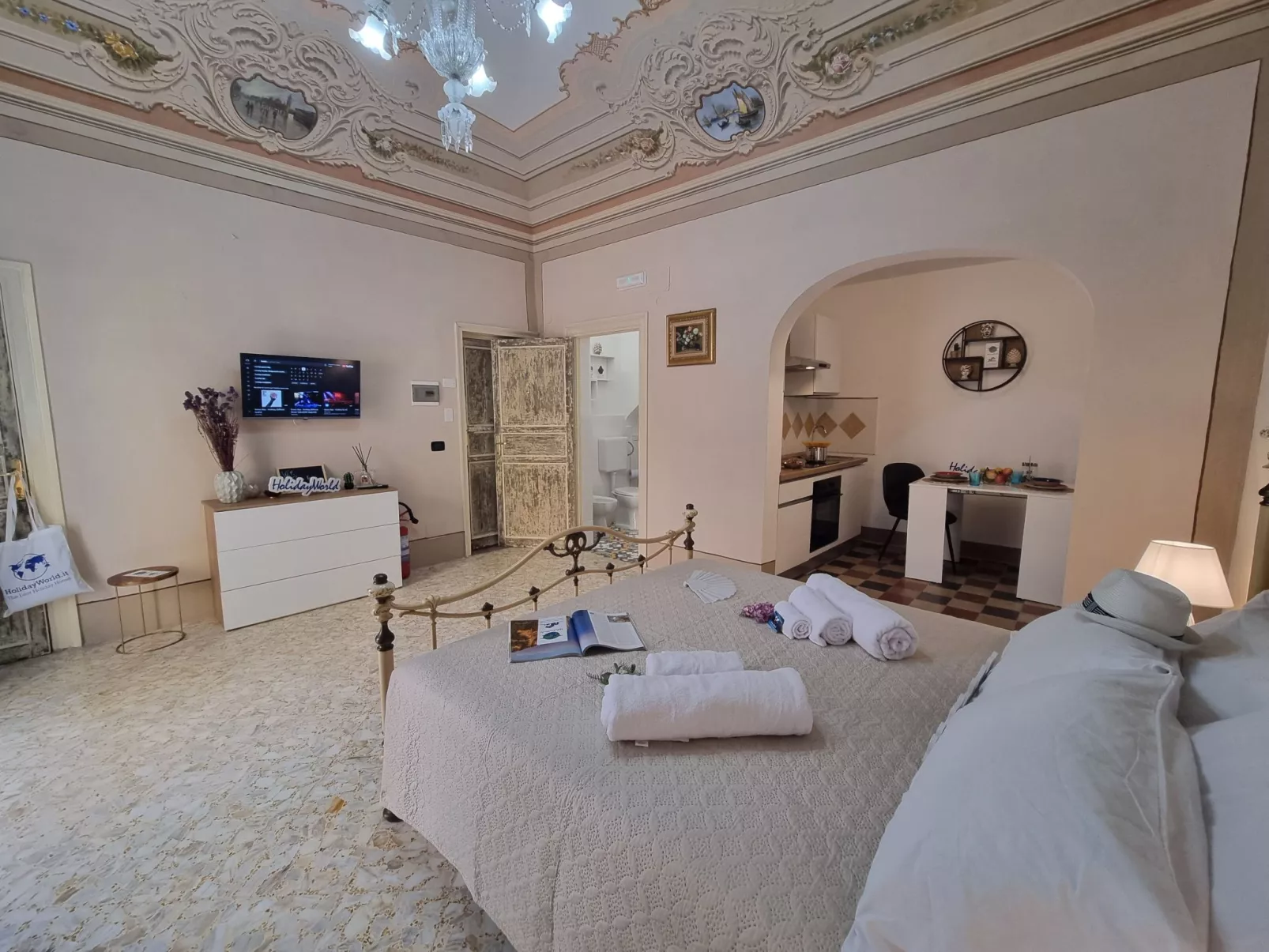 Donna Elisa von Holiday World-Binnen