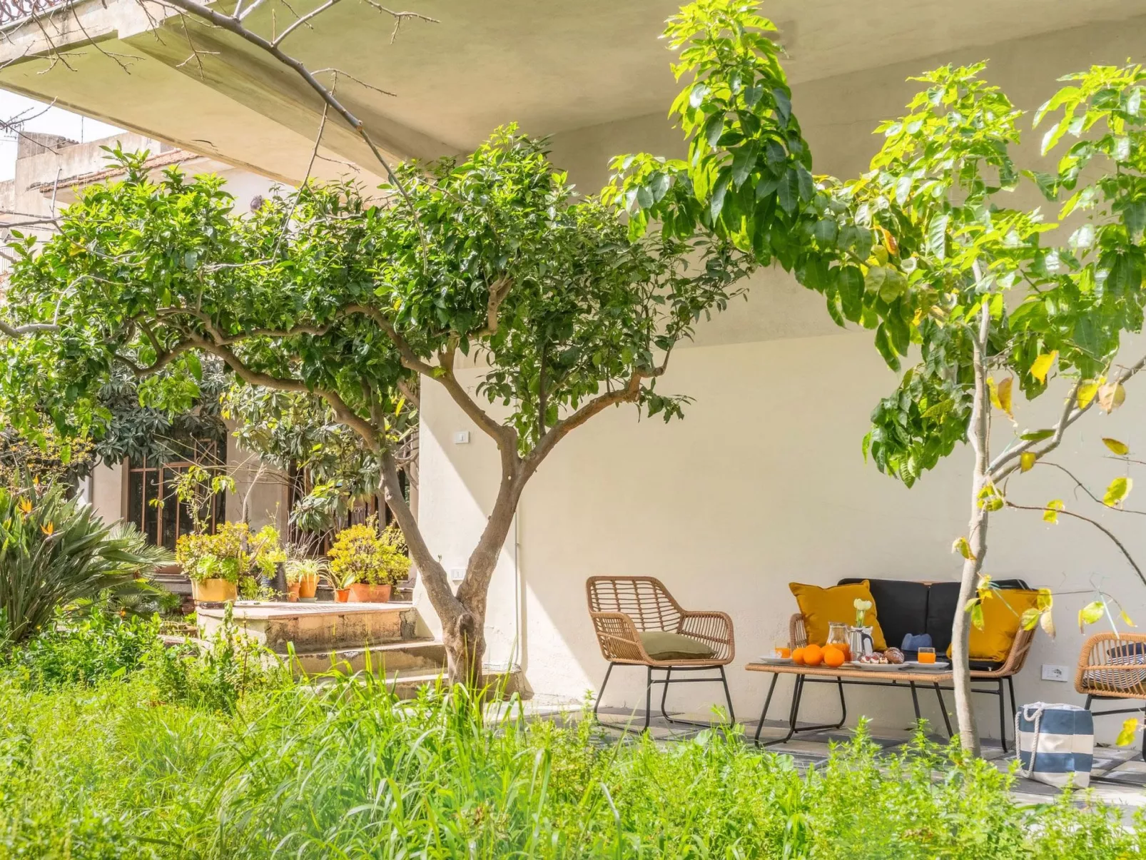 Die Orange und der Goldfisch-Buiten