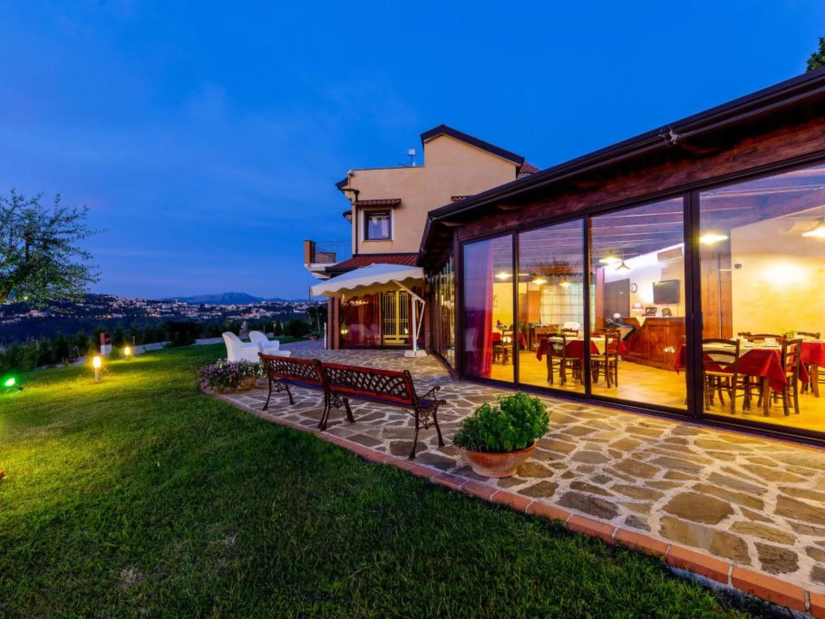 'Granatapfel' mit Pool-Buiten