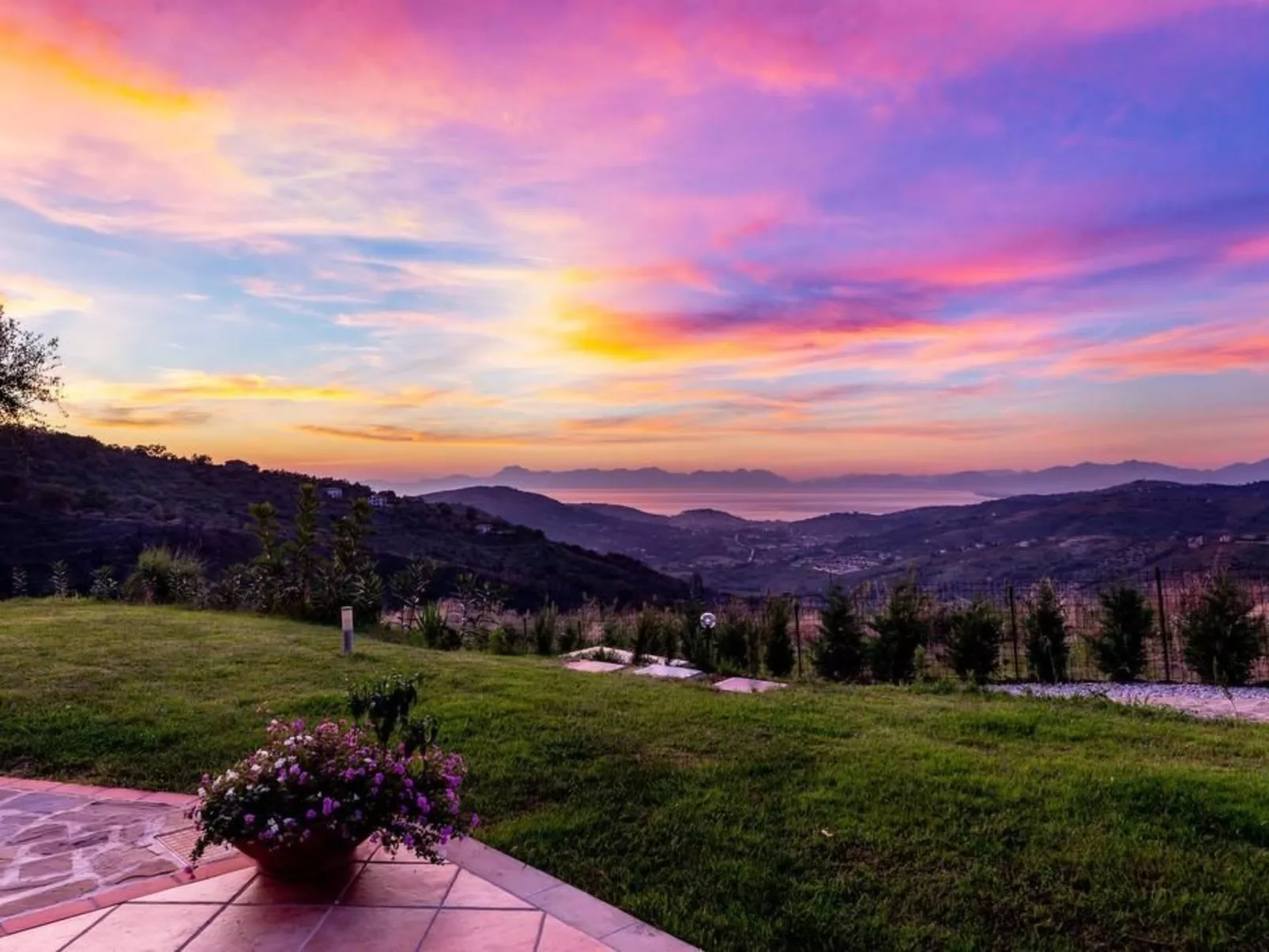 Chalet 'Panorama' mit Infinity-Pool-Image-tags.info