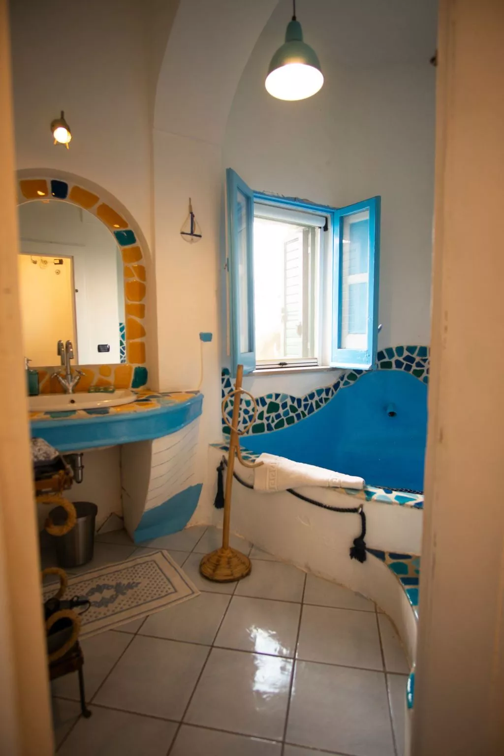 Villa mit Blick auf das Meer an der Amalfiküste-Binnen