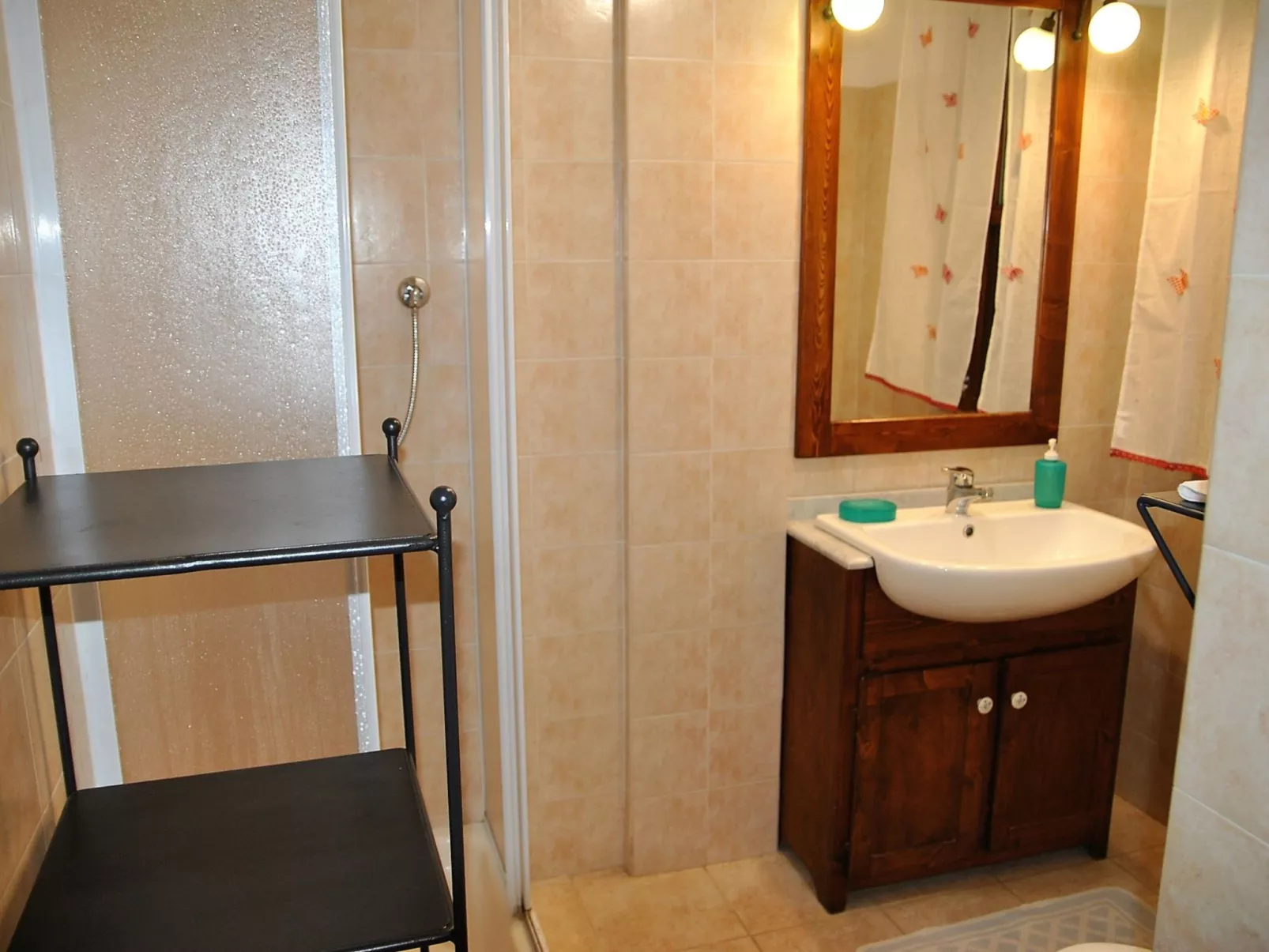 Charmantes Haus in Fondi mit überdachter Veranda-Binnen