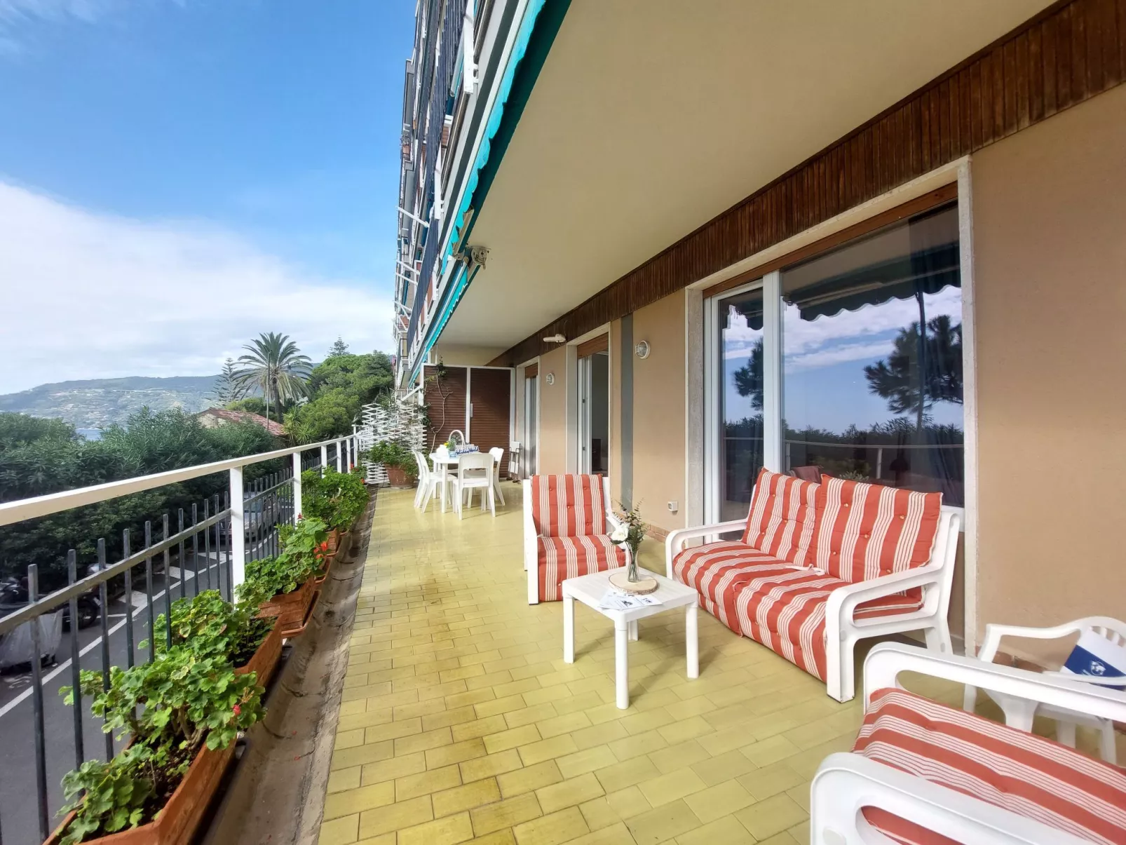 Seaside Heritage Retreat by Holiday World-Buiten