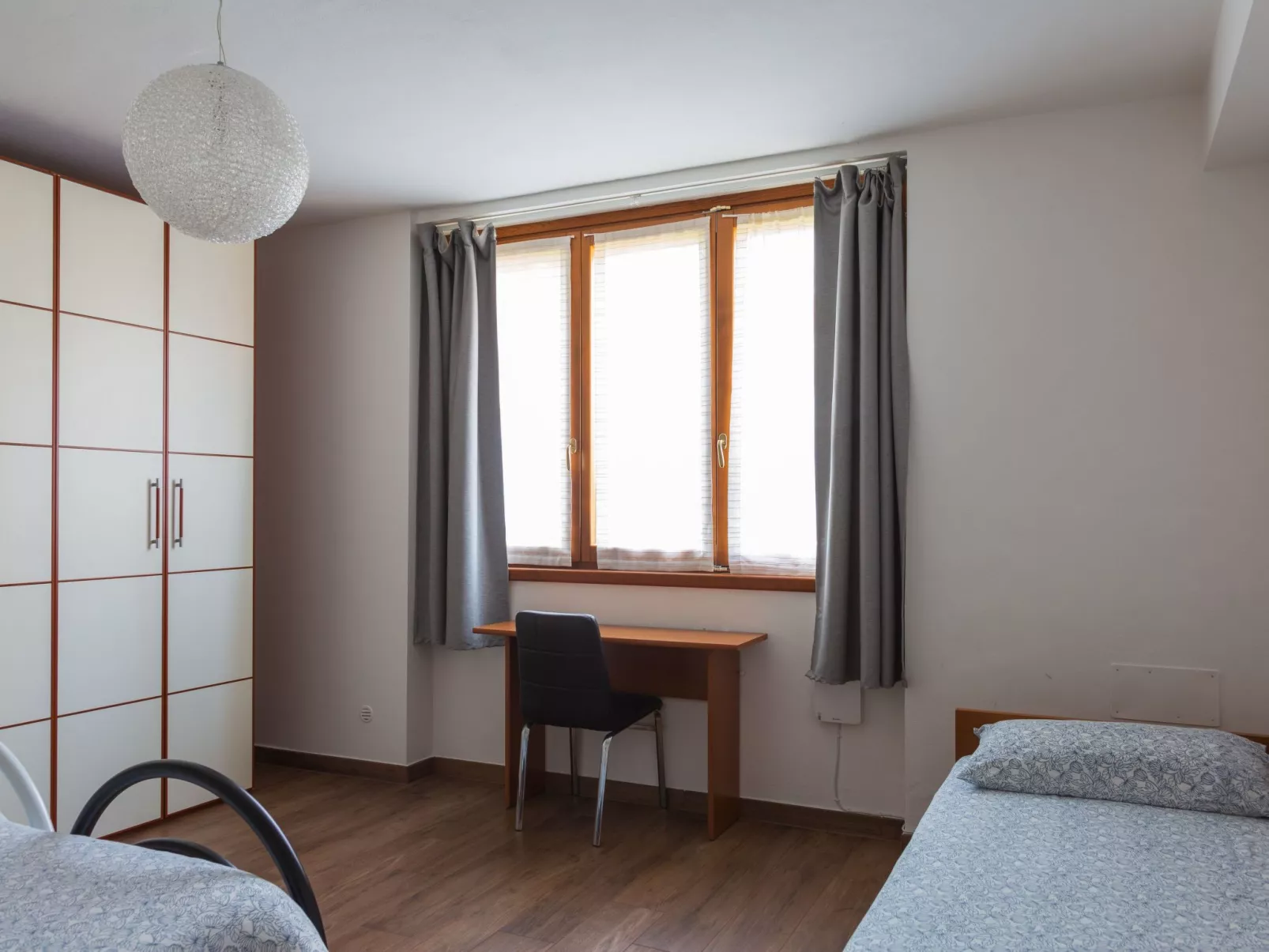 Mit Blick auf den Comer See-Binnen