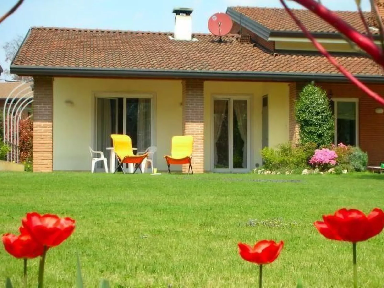 Wohnung mit Garten in der Nähe des Lago Maggiore-Buiten