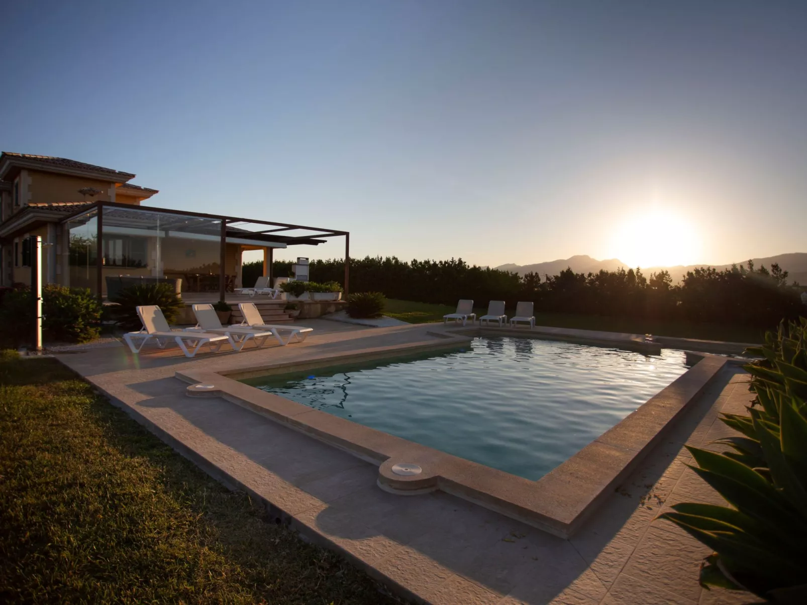 Can Vanrell, mit Schwimmbad, Jacuzzi und Rasenfläche.-Buiten