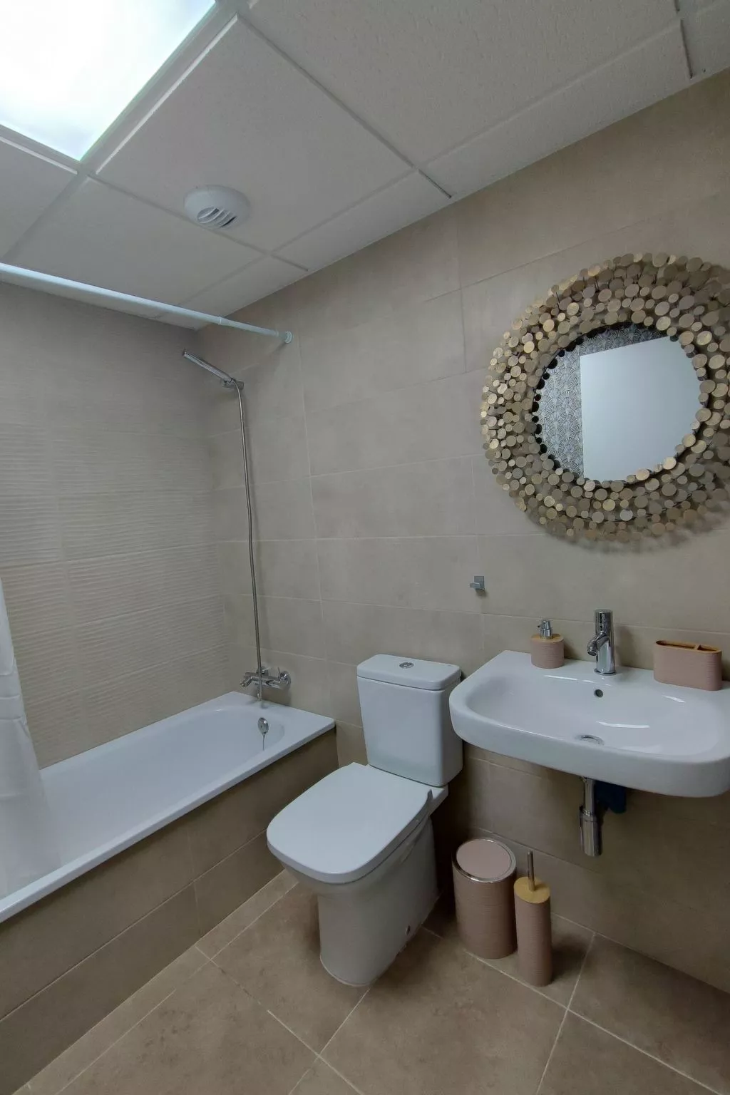 "La Invincible Moja" (Die unbesiegbare Moja)-Binnen