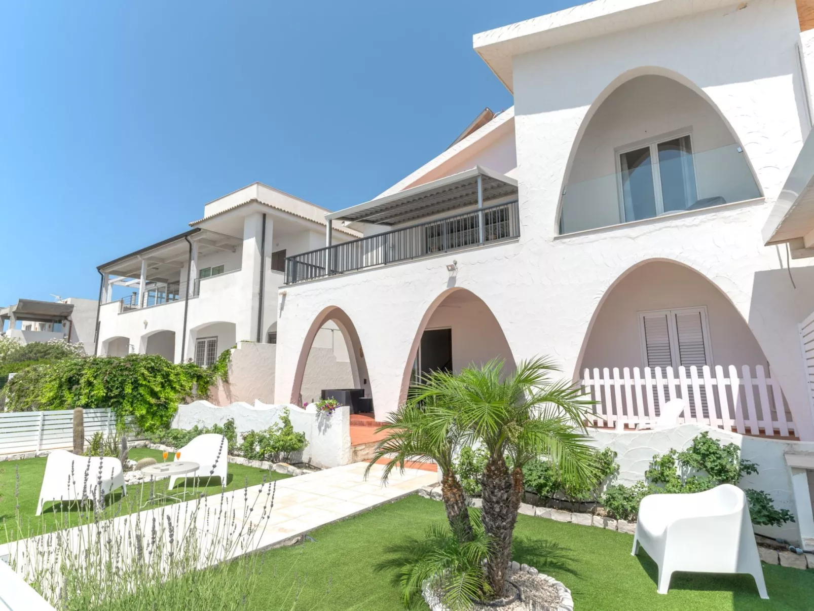 Villa am Sandstrand von Punta Secca-Buiten