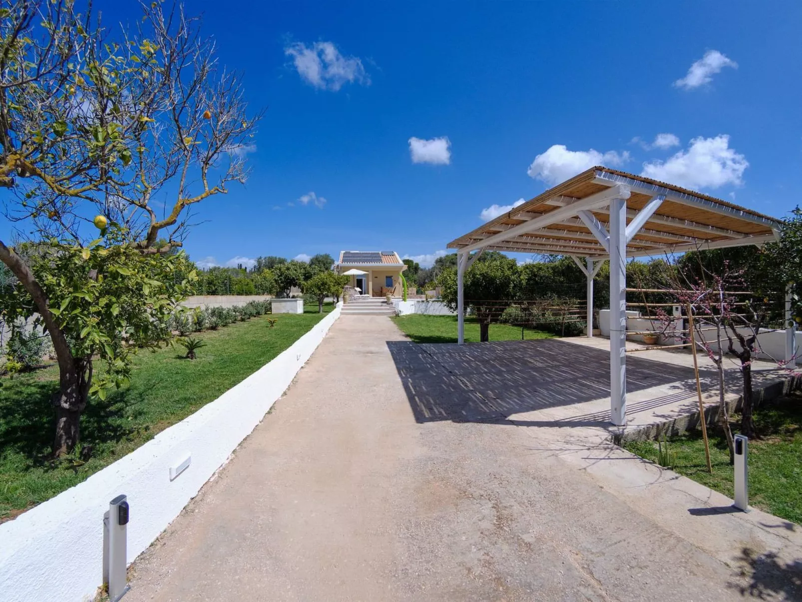 Villa Teti, mit Schwimmbad und in der Nähe des Strandes-Image-tags.info