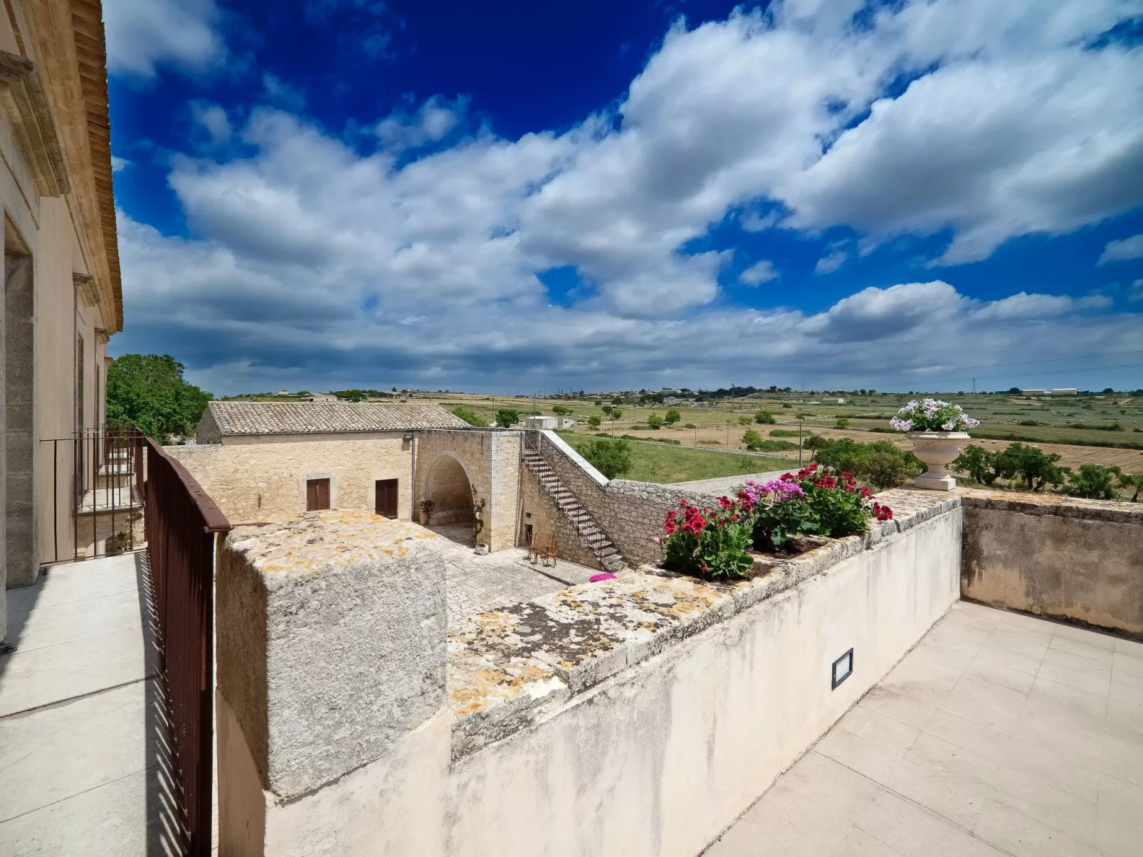 Scifazzo, typisch sizilianische Villa mit Swimmingpool-Image-tags.info