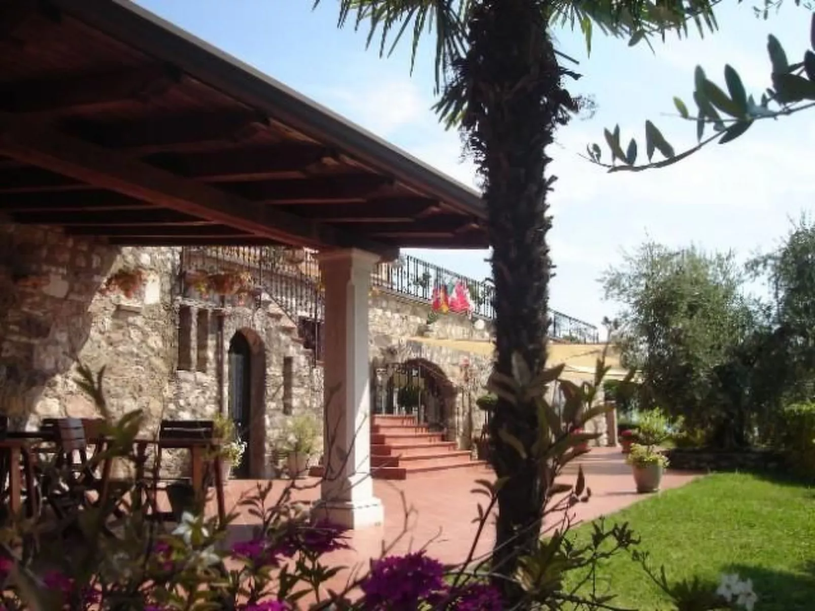 Helle Wohnung in den Hügeln des Gardasees-Buiten