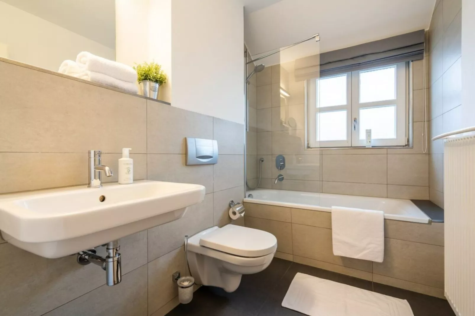 379148-Badkamer
