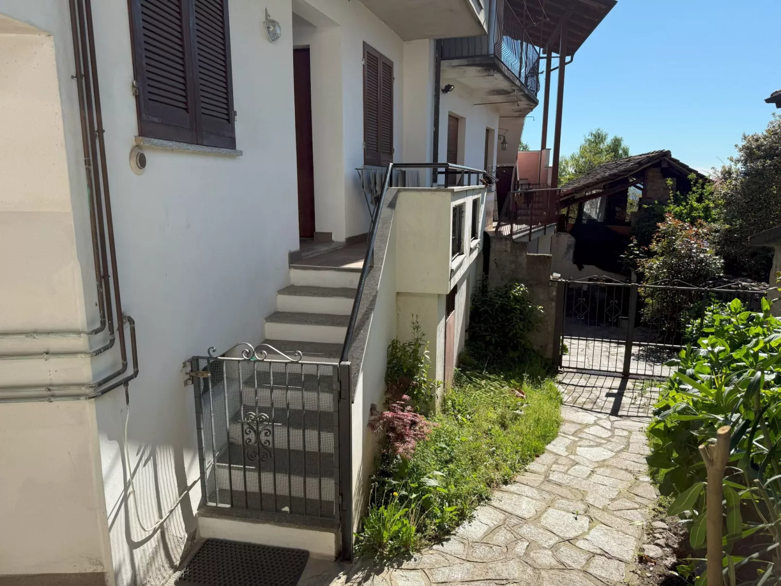 Neue moderne Seeüberdachung von Holiday World-Buiten