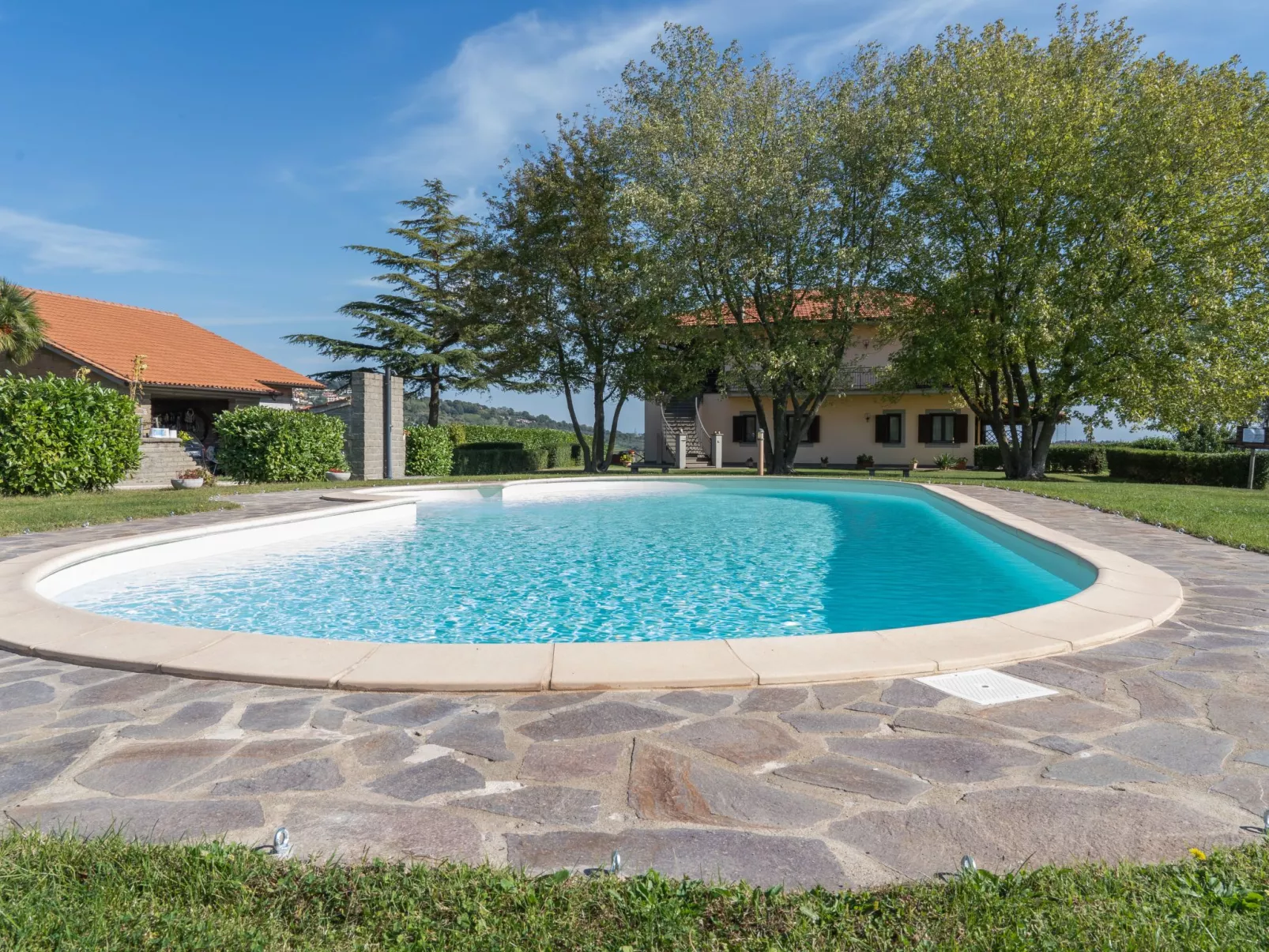 Wohnung 'Sunflower' mit Privatparkplatz-Buiten