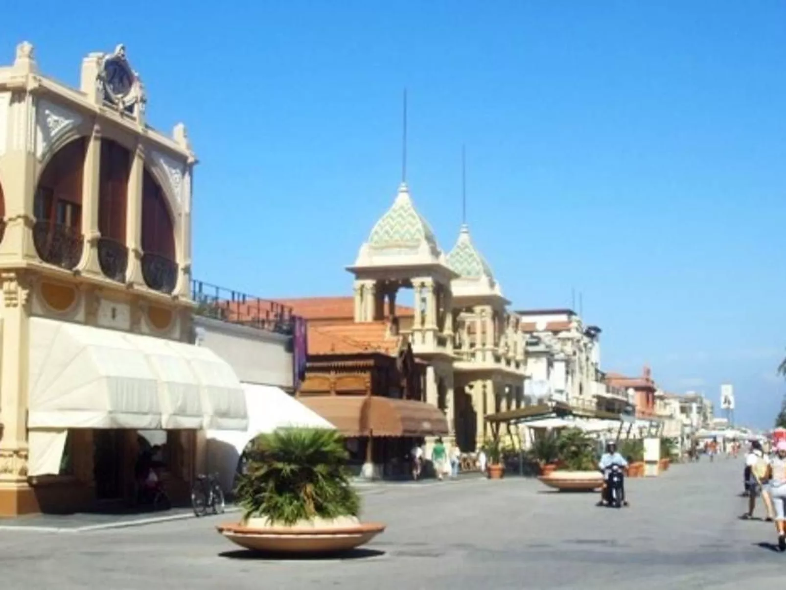 Mobilheim auf einem Campingplatz in der Nähe des Meeres und von Pisa - Buiten