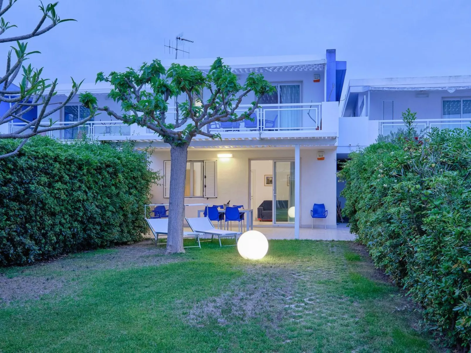 In Marina Di Ragusa mit Terrasse, Grill und Garten-Image-tags.info