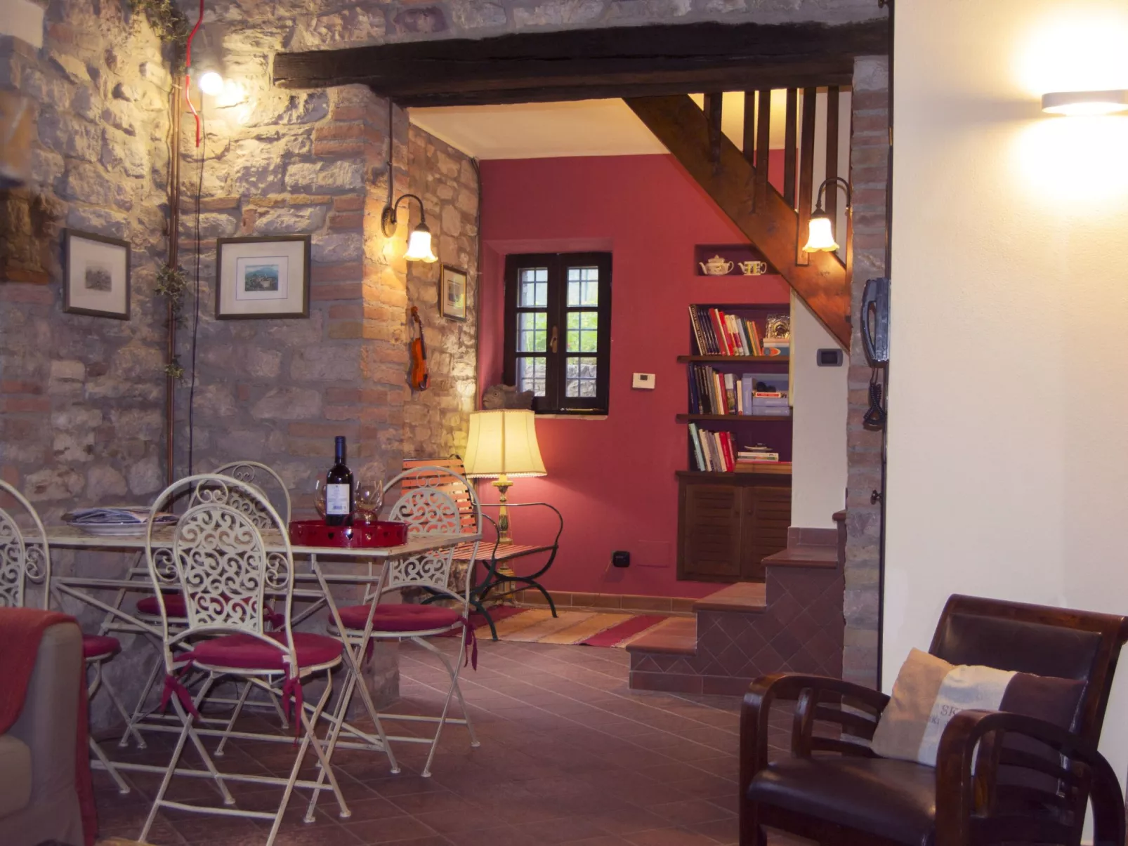 Altes Steinhaus mit Garten-Image-tags.info