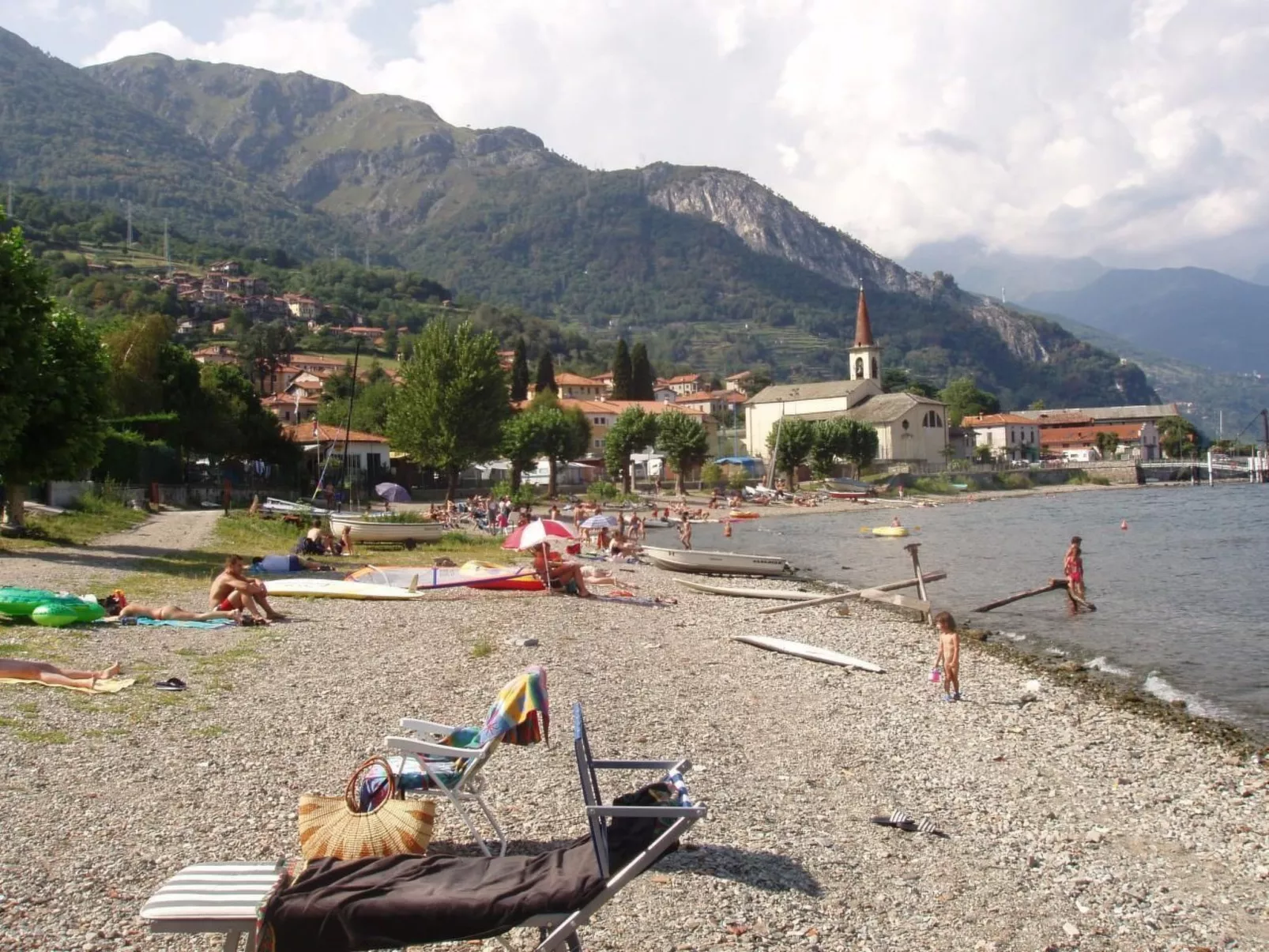 Wohnung Annetta mit Sicht auf See und Berge 75 m²-Buiten