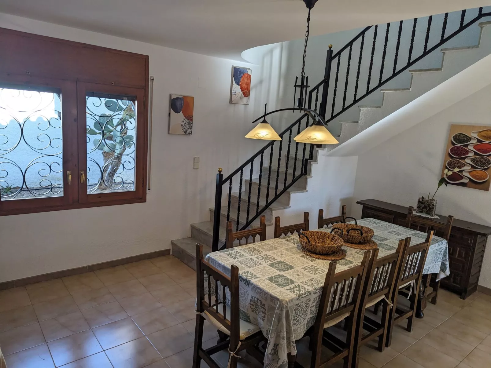 Villa mit einem Nebengebäude auf weitläufigem Garten in Strandnähe-Image-tags.info