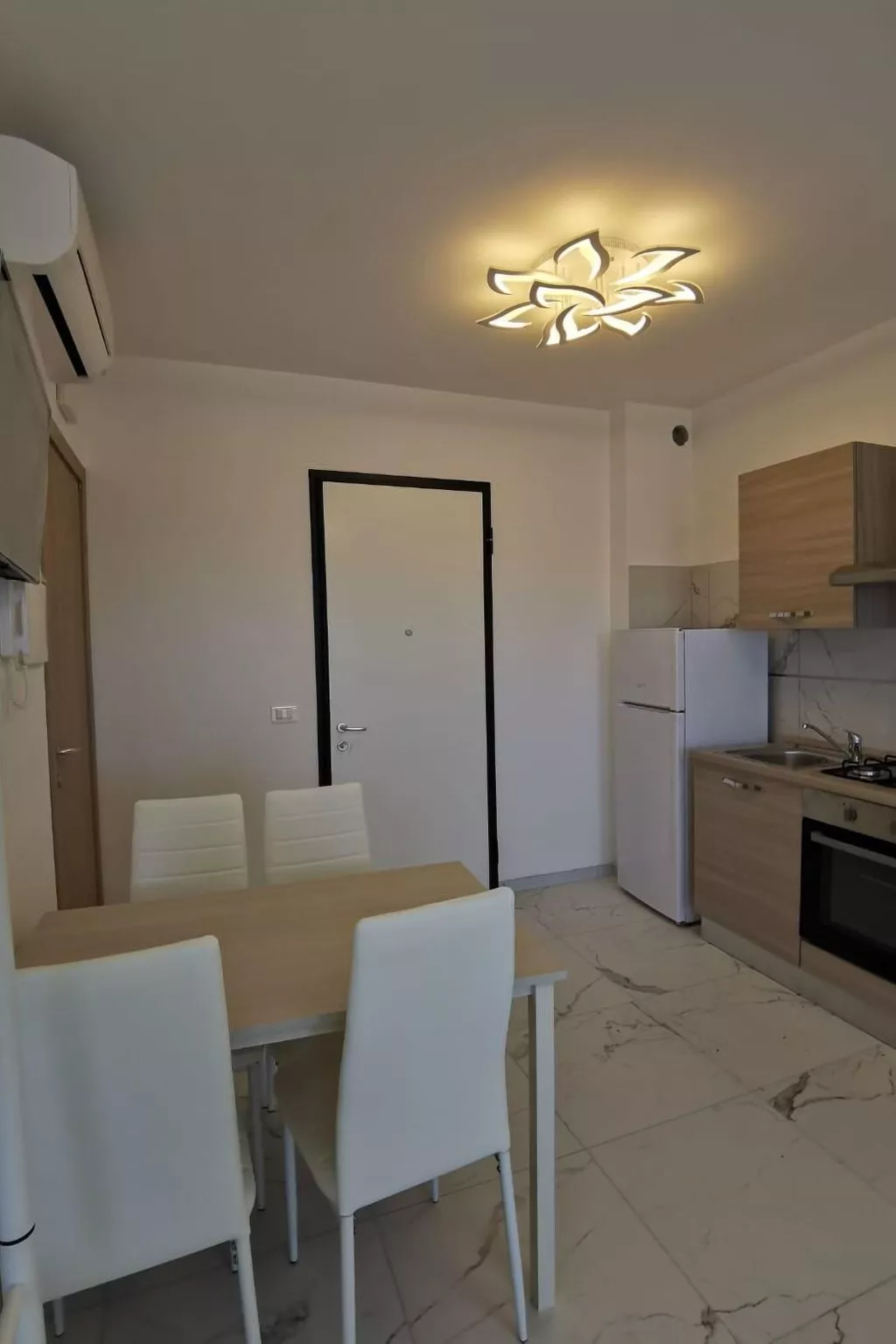 Einzimmerwohnung 'Saturnotel 502' mit Balkon-Image-tags.info