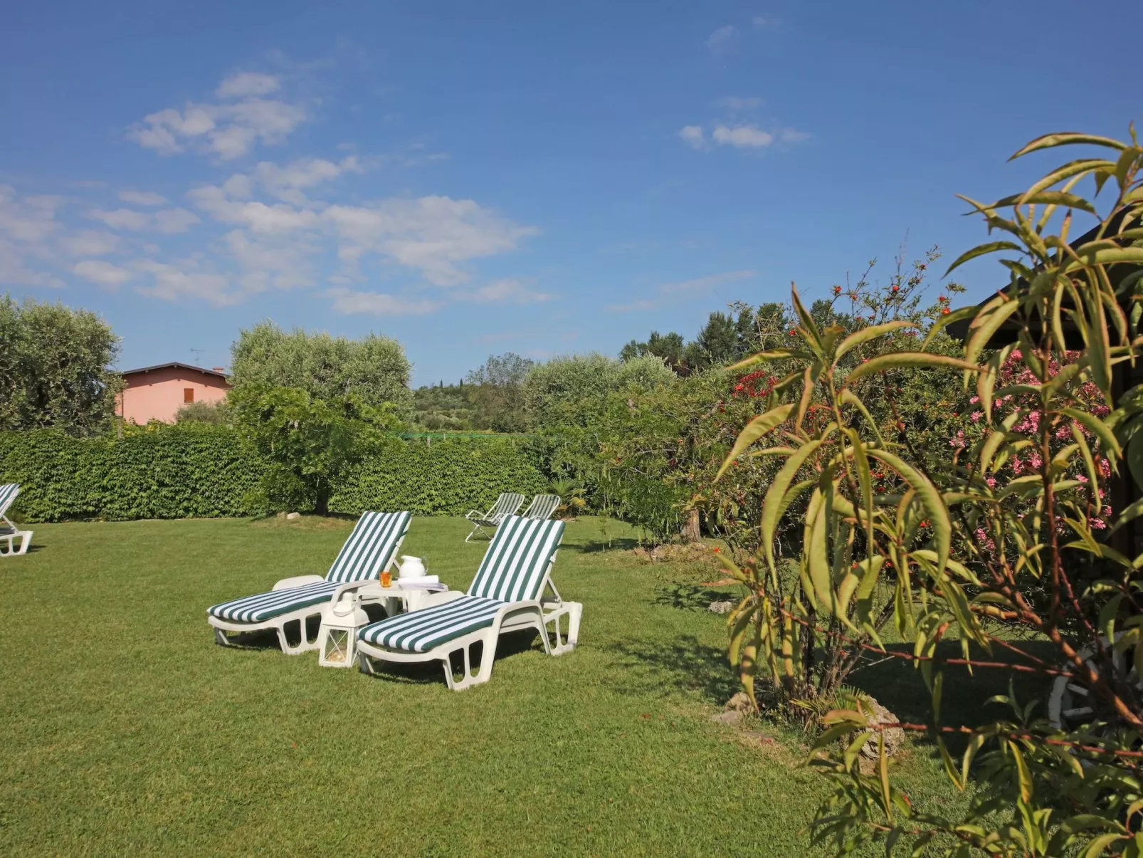 Wohnung mit Privatparkplatz und Aussicht-Image-tags.info