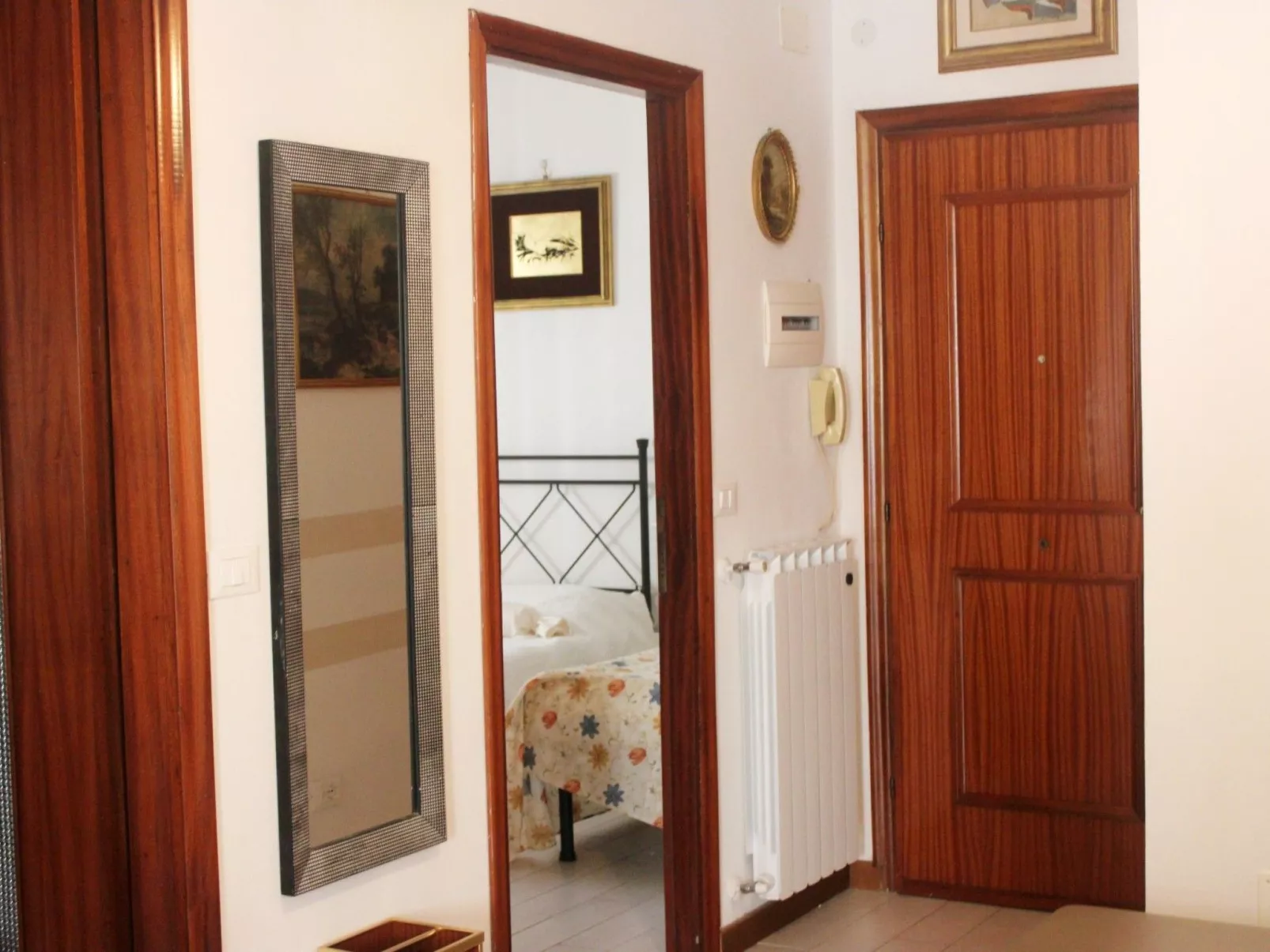 Sehr zentral mit Parkmöglichkeit-Binnen