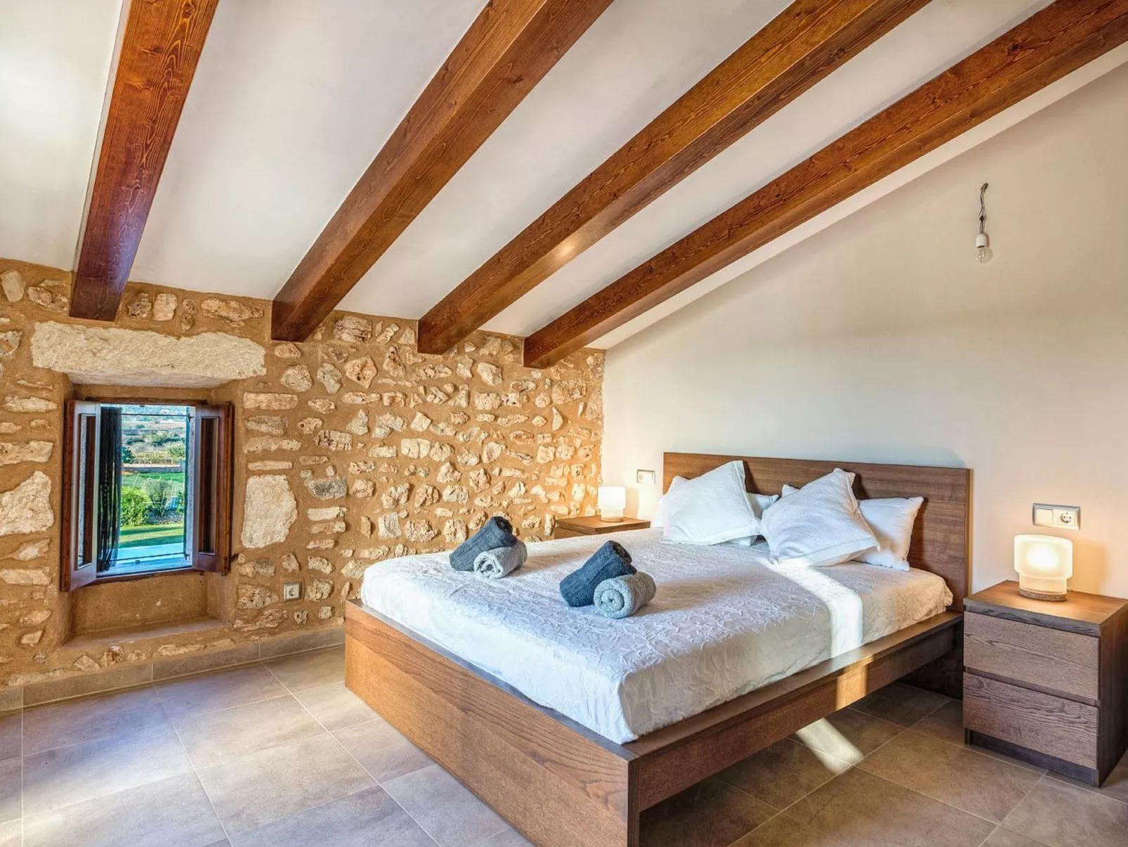 Luxuriöse Finca im modernen Stil mit Pool und Klimaanlage-Image-tags.info