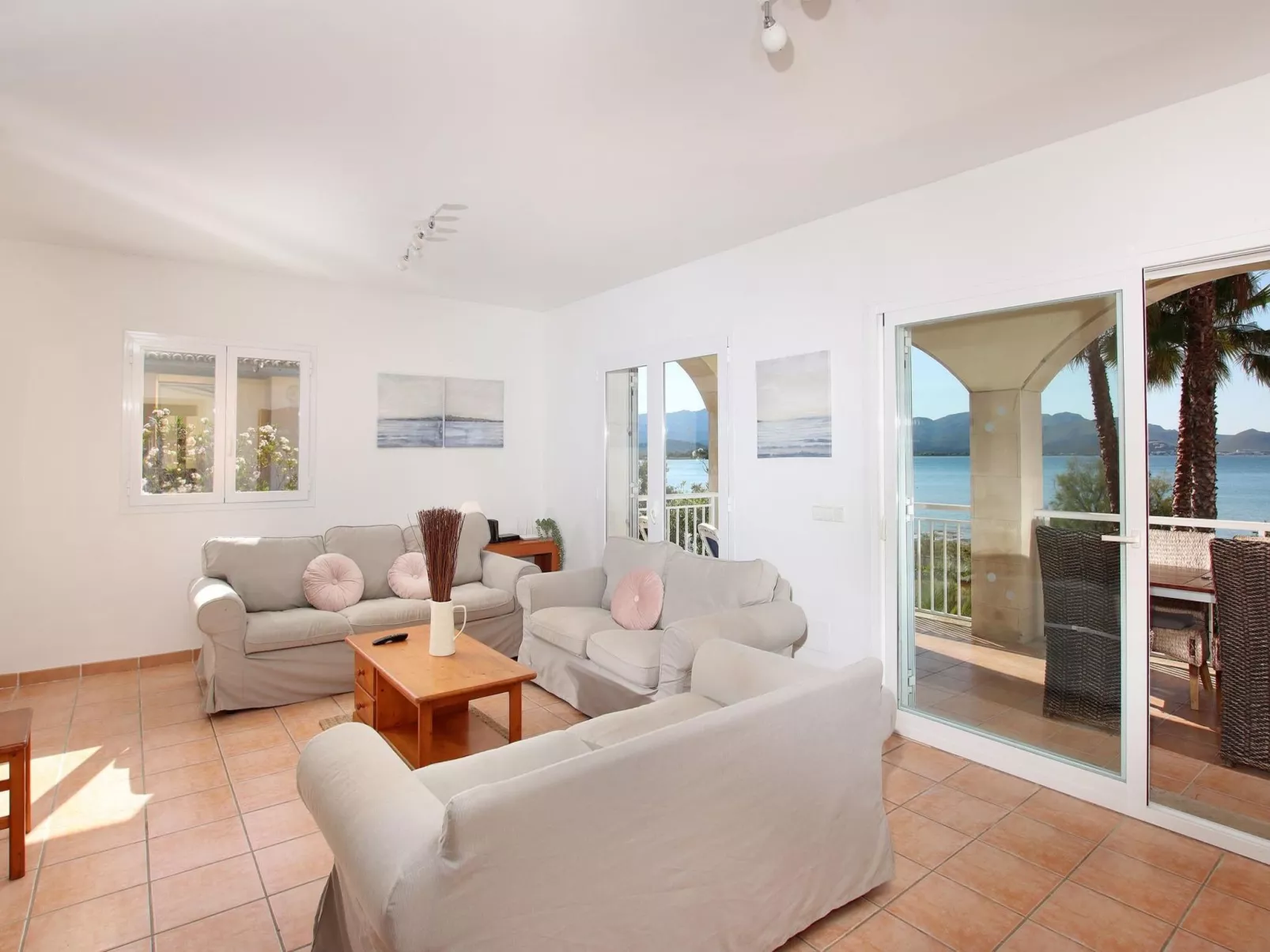 Schöne Villa mit Meerblick-Image-tags.info