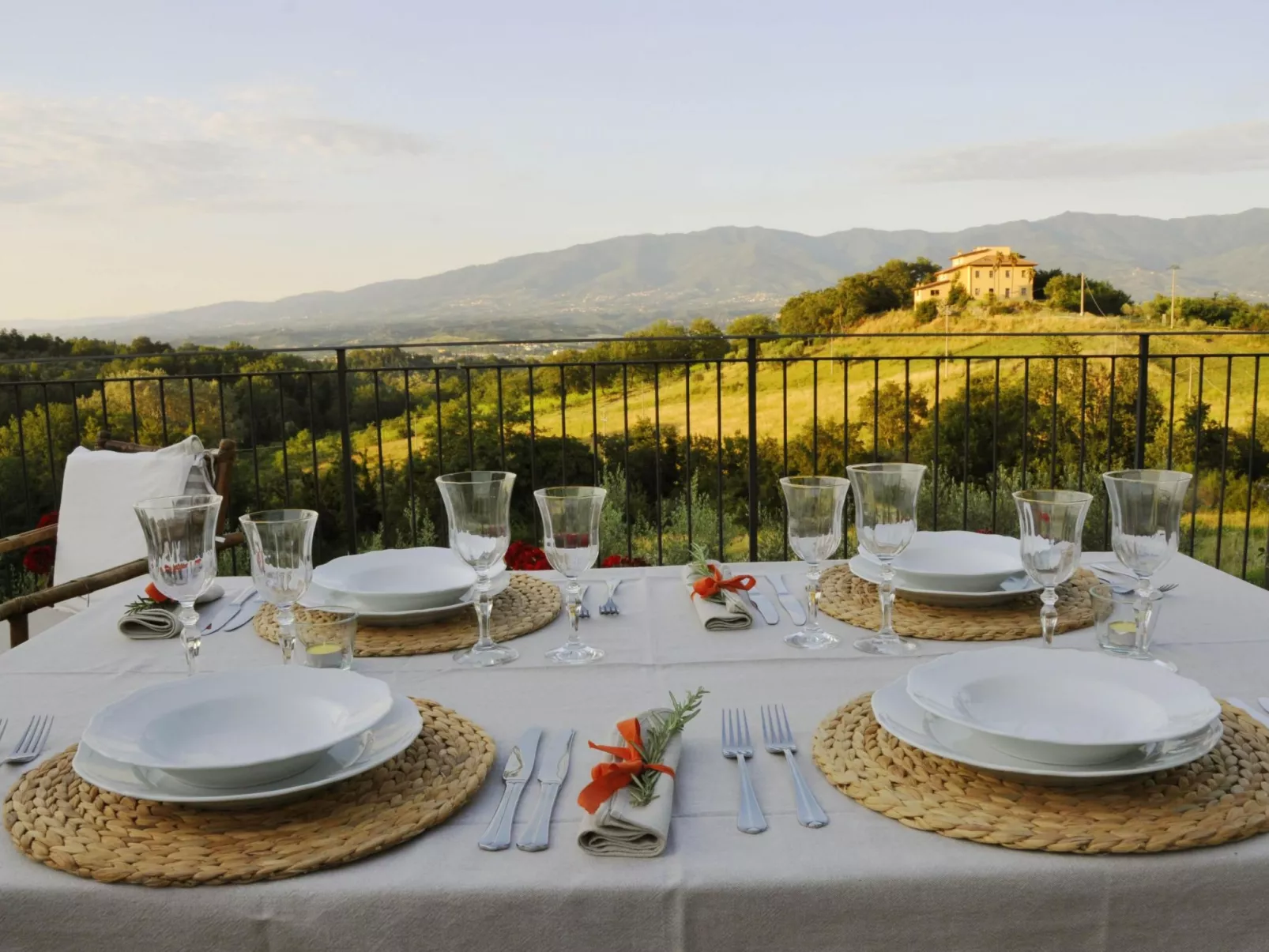 Anwesen "Frantoio" mit Infinity-Pool-Buiten