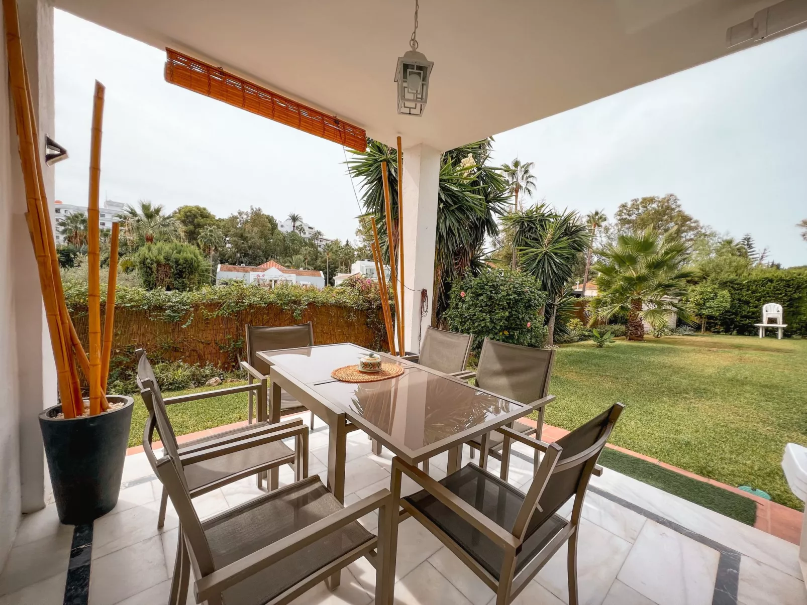 Schöne Villa, großer Pool und Garten-Binnen