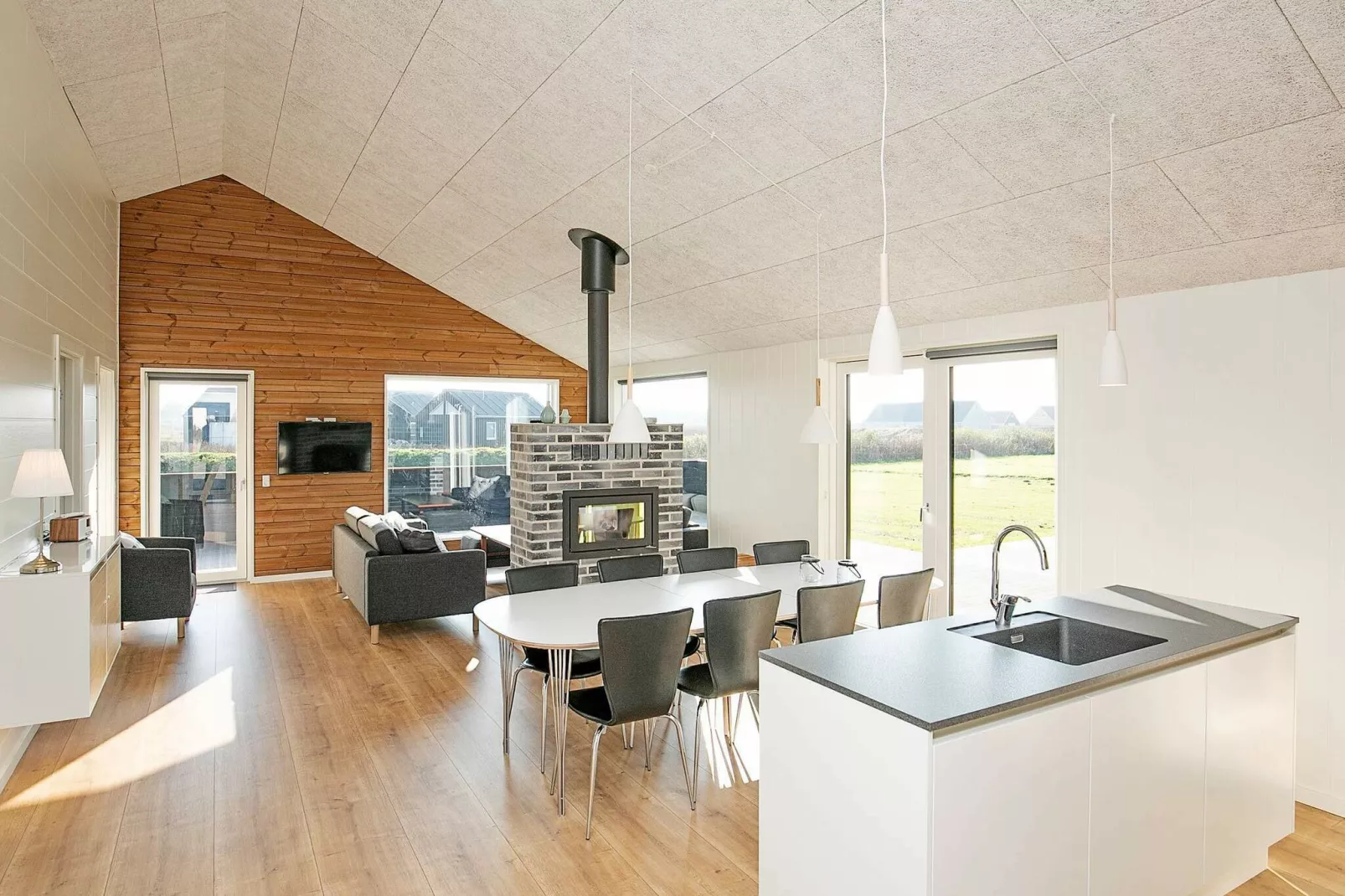 Luxe vakantiehuis in Løkken met een bubbelbad-Binnen