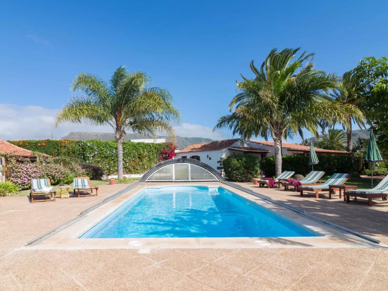 Romantisches Landhaus mit Pool-Buiten