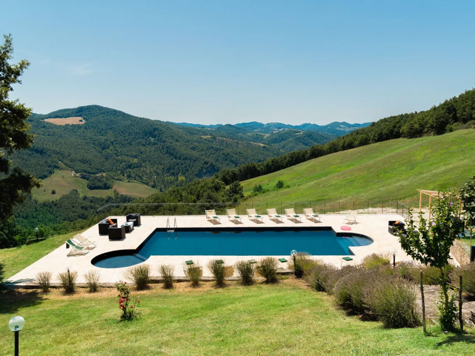 Ca Quattrocchi, Marcheholiday-Buiten