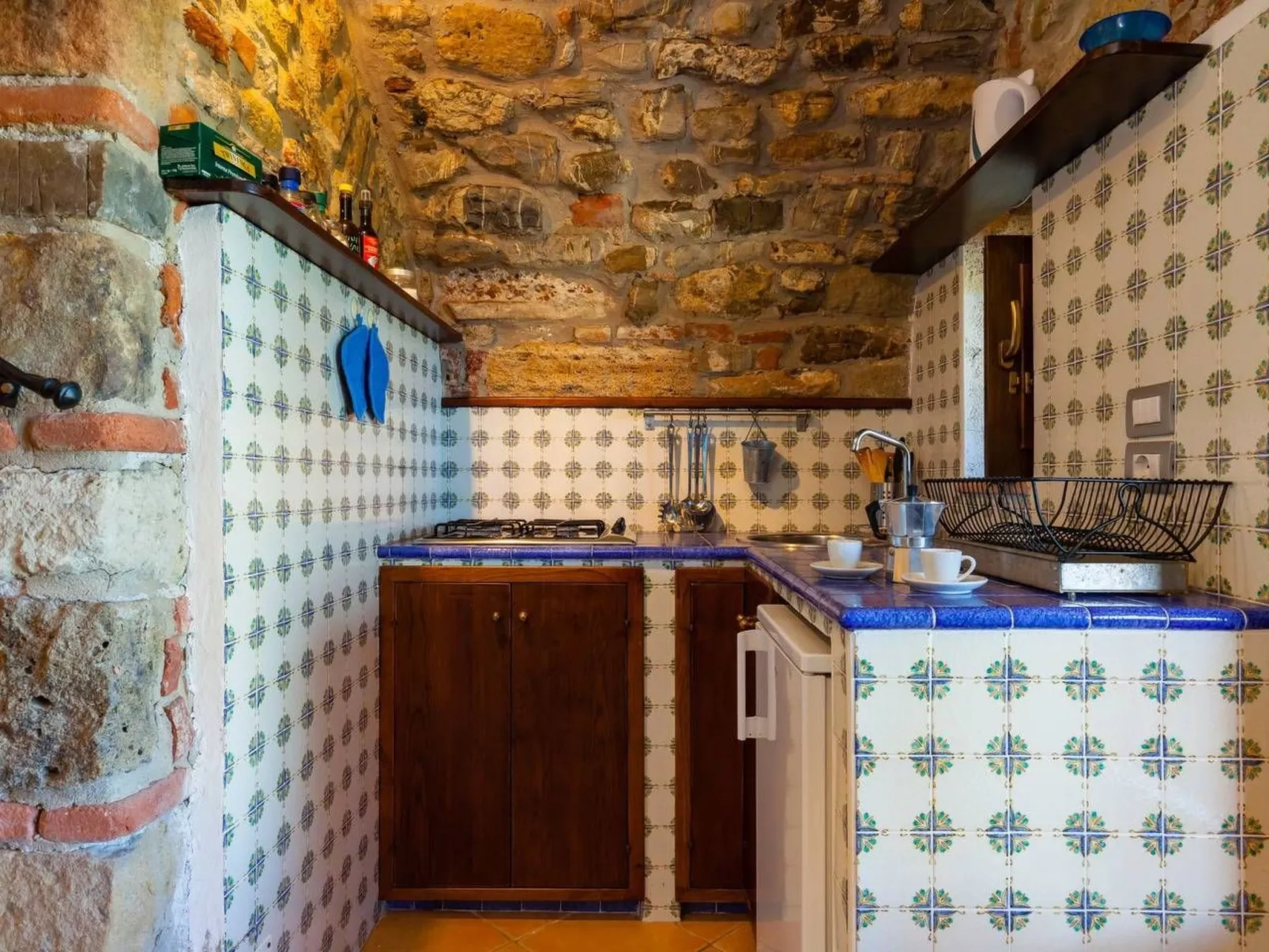 Il Pozzo - Zwei-Zimmer-Wohnung - 1 Schlafzimmer - 1 Badezimmer - Wohnküche - in-Binnen