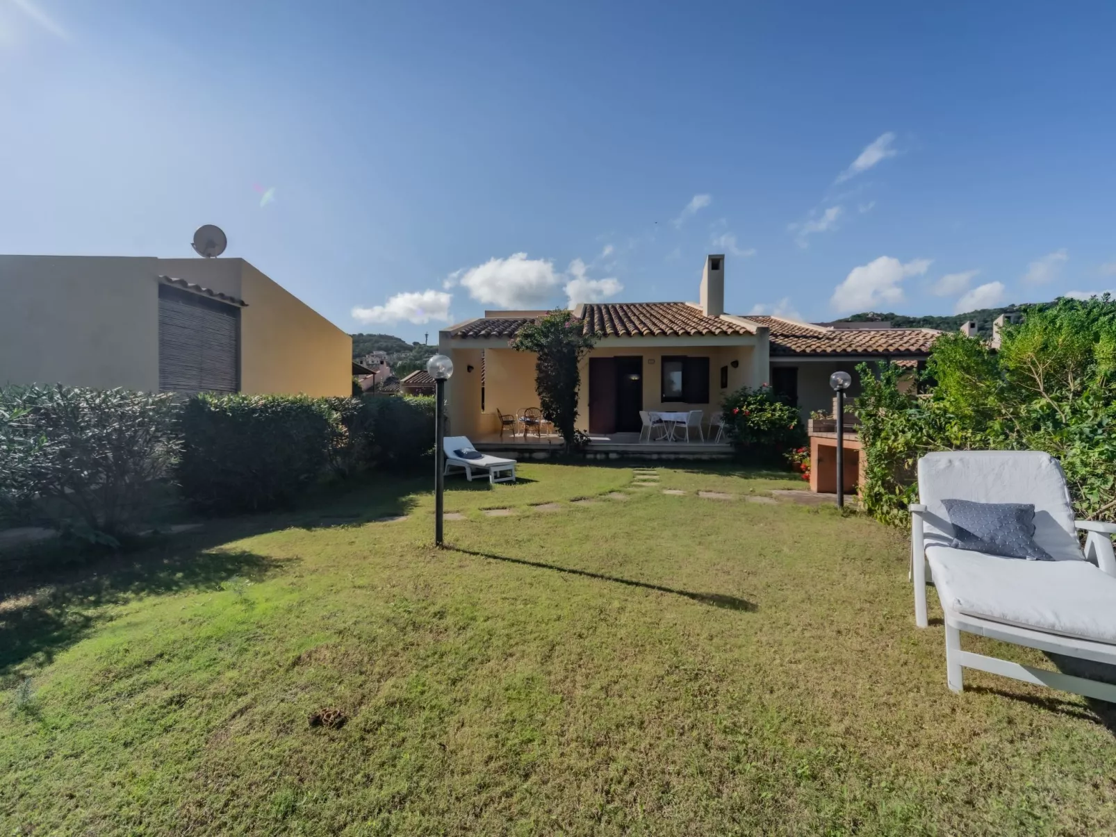 Modernes Ferienhaus in Gehweite zum Strand der Costa Rei-Image-tags.info