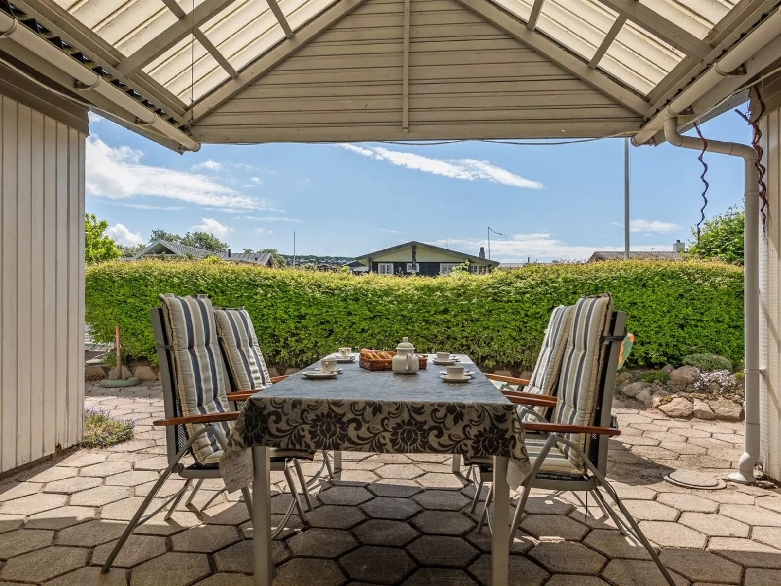 "Rise" - 250m from the sea-Buiten