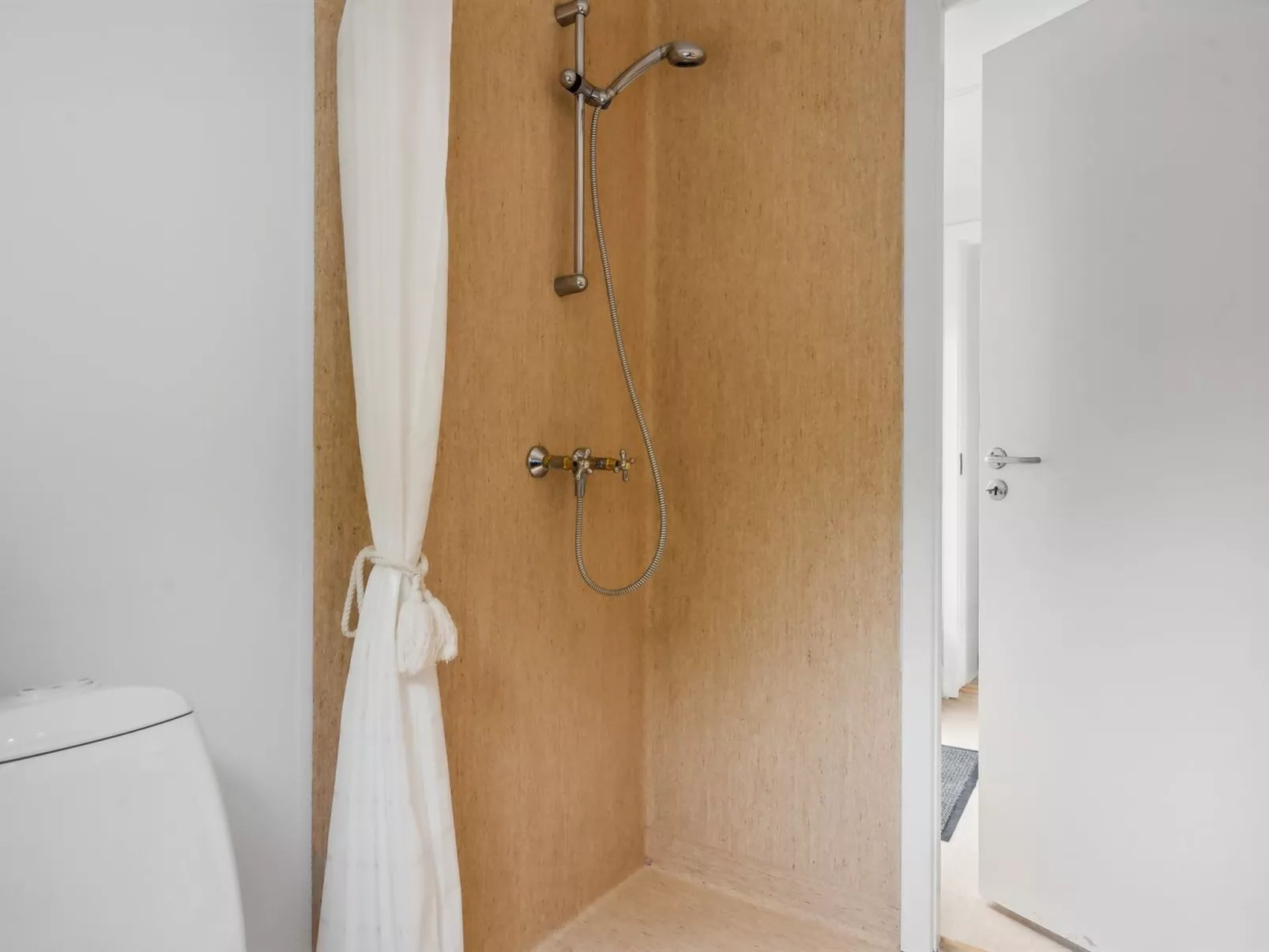 "Quanna" - 50m from the sea-Binnen