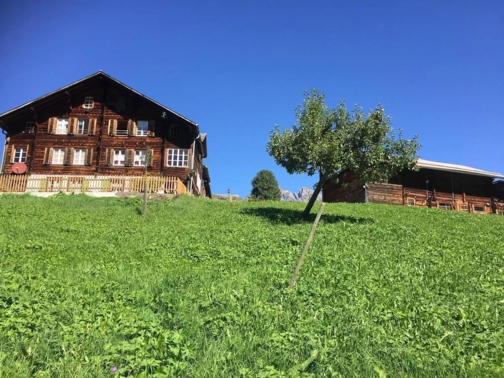 Chalet an ruhiger Lage mit schöner Bergsicht-Buiten