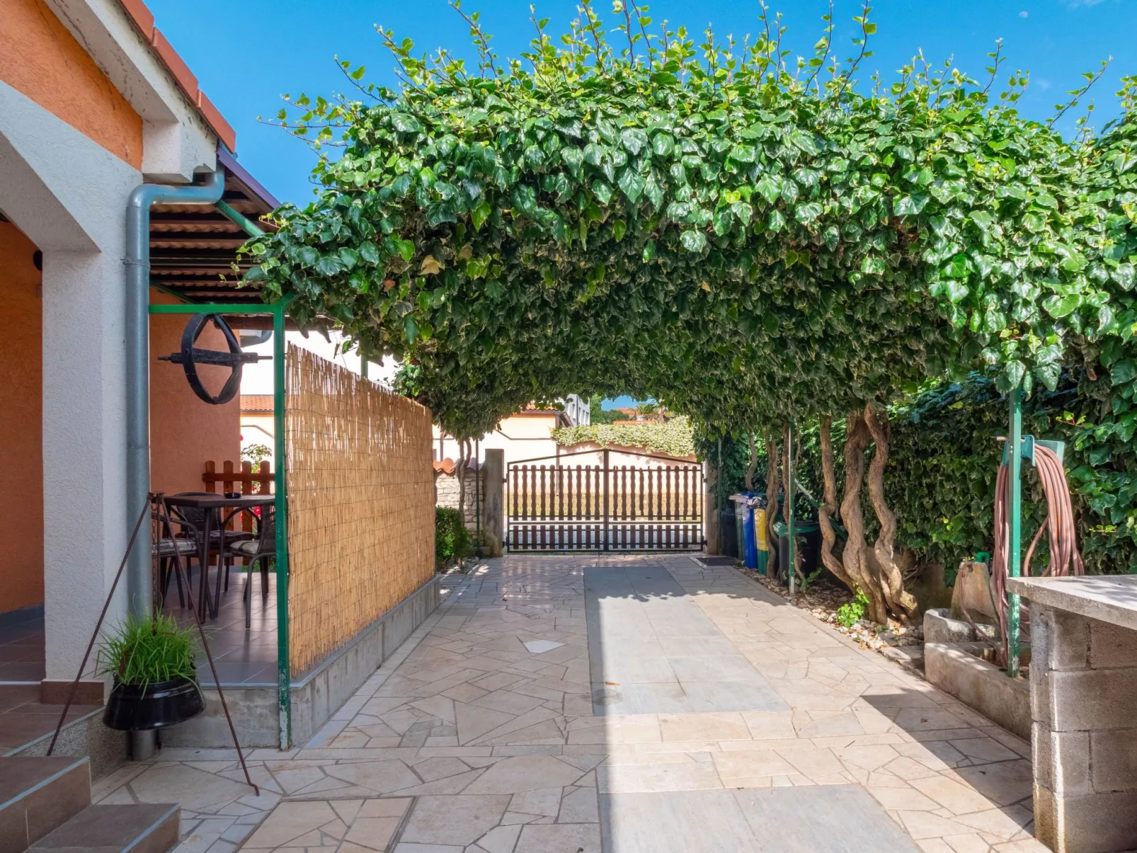 Apartment "Arijana2" mit privater Terrasse-Buiten