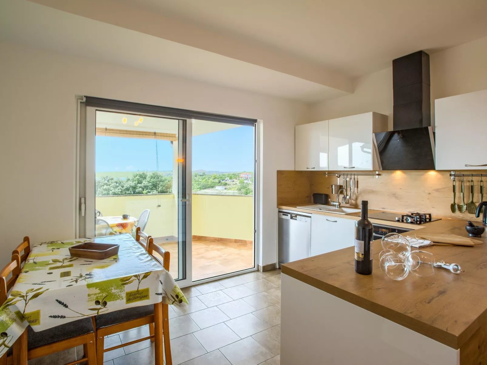 Schöne Wohnung in Medulin mit Möbliertem Balkon-Image-tags.info