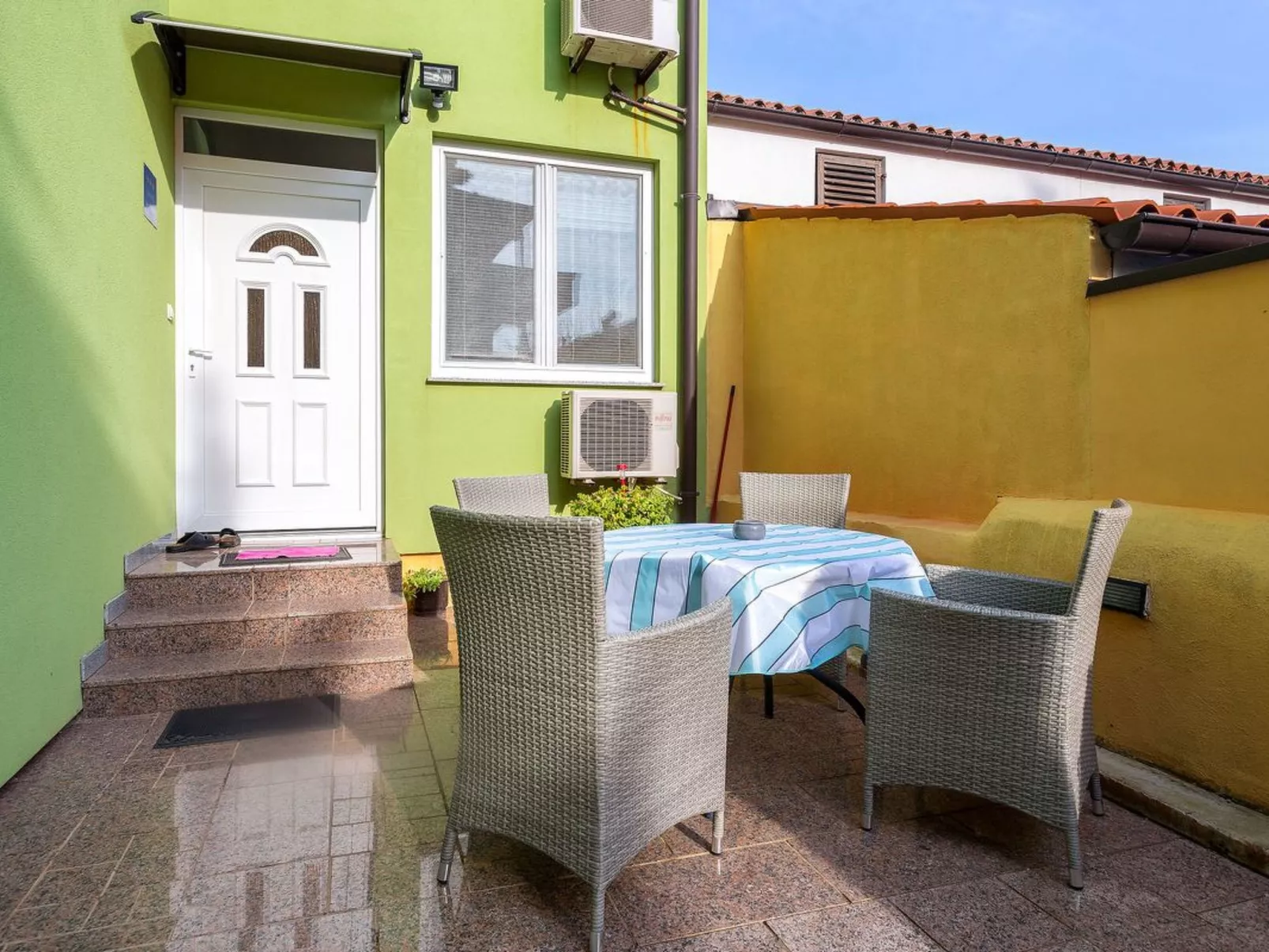 Für 4 Personen ca. 46 m&sup2; in Medulin, Istrien (Medulin und Umgebung)-Image-tags.info