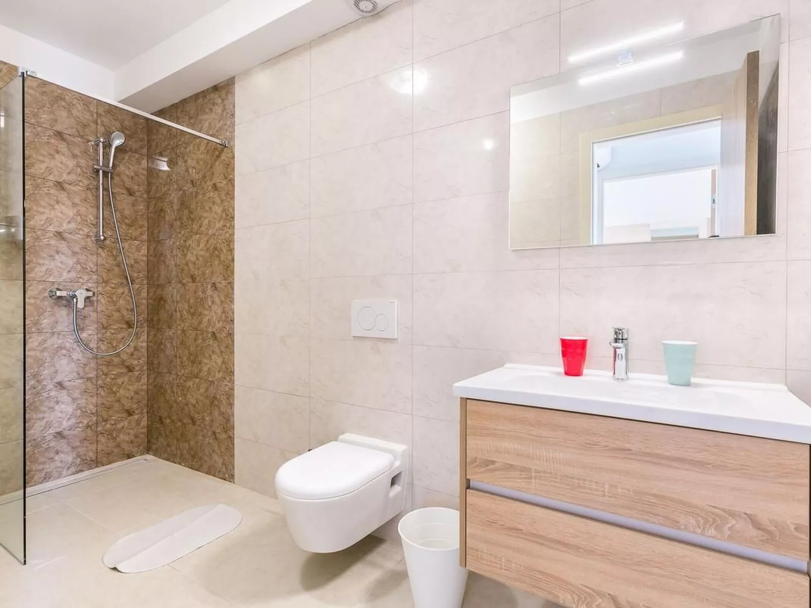 Wohnung "Nevia 6" mit Blick auf das Wasser-Image-tags.info