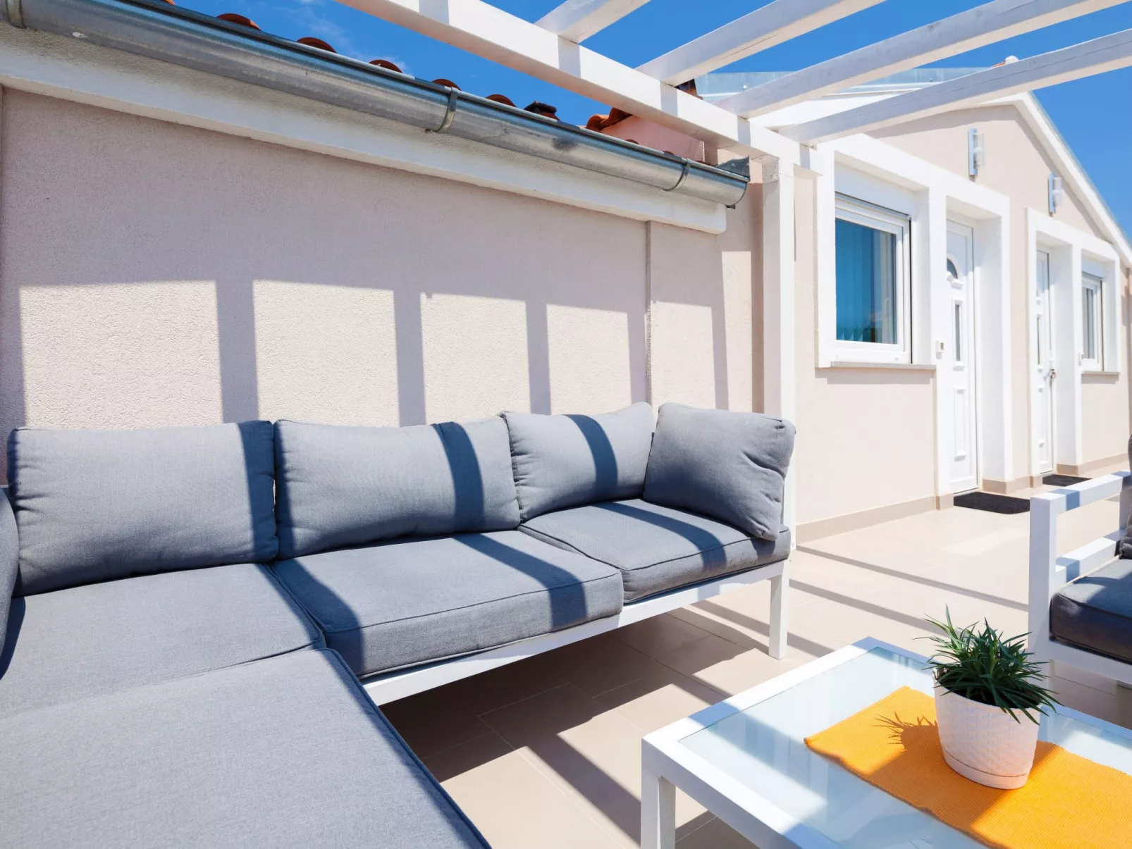 Mit Jacuzzi, Garten und Parkplatz-Binnen