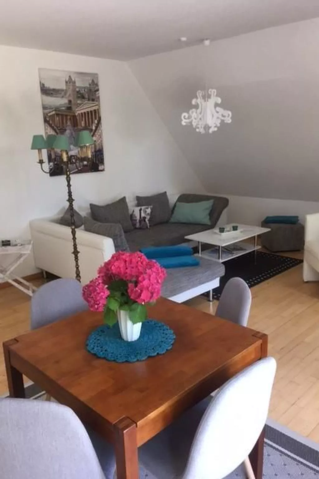 Modernisierte Ferienwohnung mit Balkon-Image-tags.info